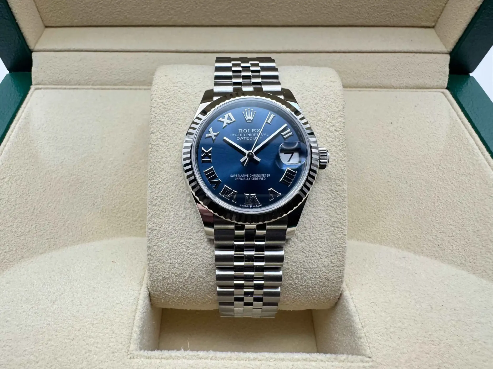 Rolex Datejust 36mm | Blauwe Romeinse Wijzerplaat | 18k Witgouden Gekartelde Lunette | Jubilee | 126234