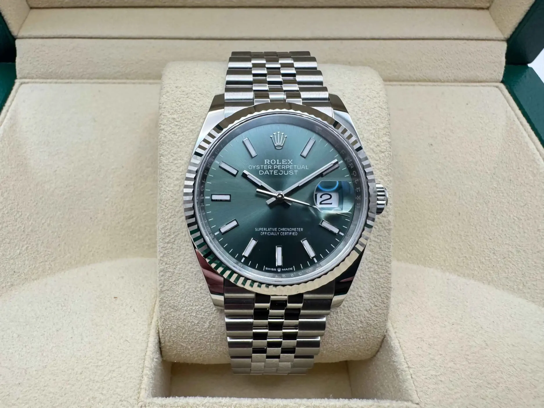Rolex Datejust 36mm | Mintgroen Wijzerplaat | 18k Witgouden Gekartelde Lunette | Jubilee | 126234