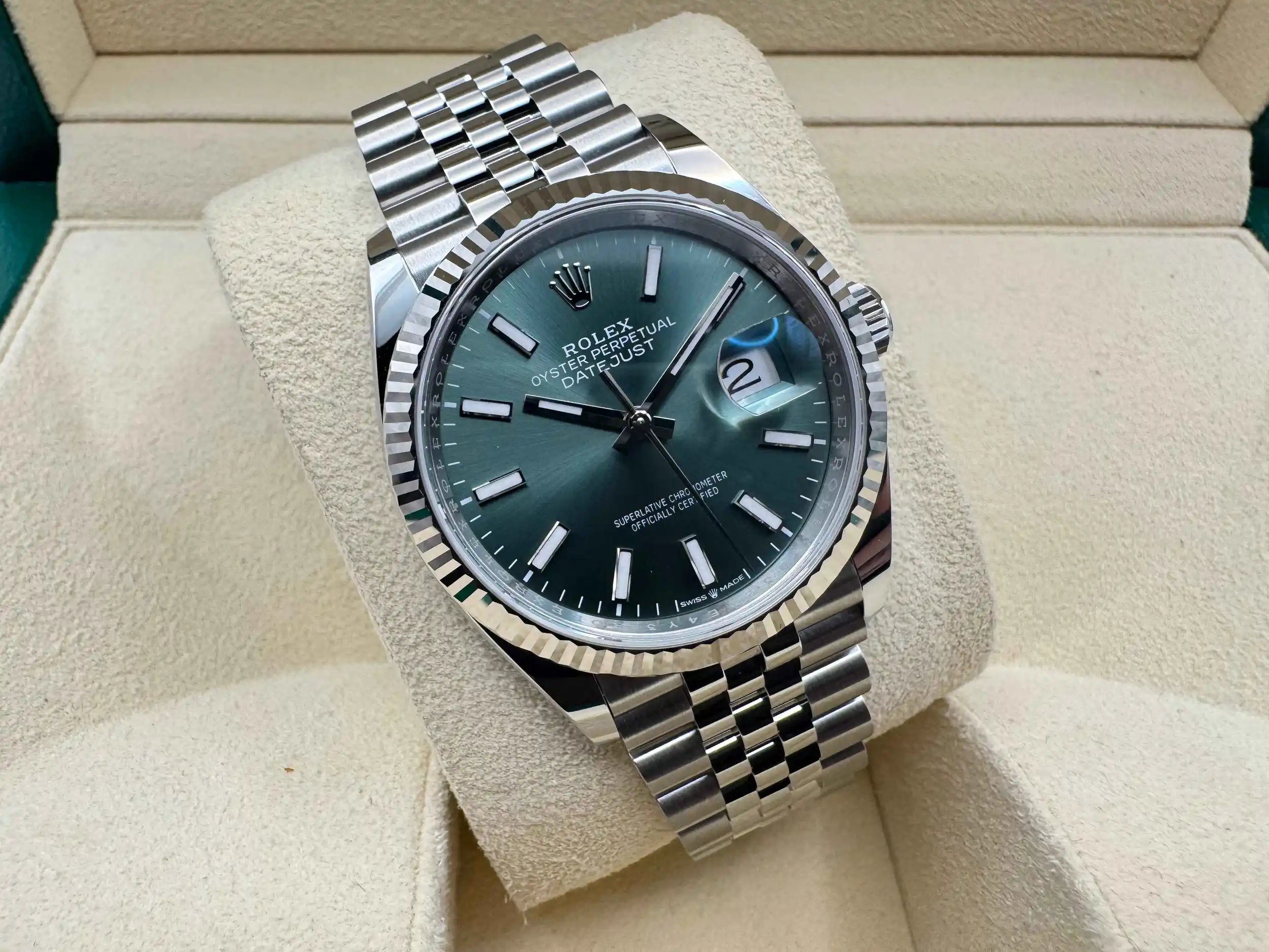 Rolex Datejust 36mm | Mintgroen Wijzerplaat | 18k Witgouden Gekartelde Lunette | Jubilee | 126234 - Image 4