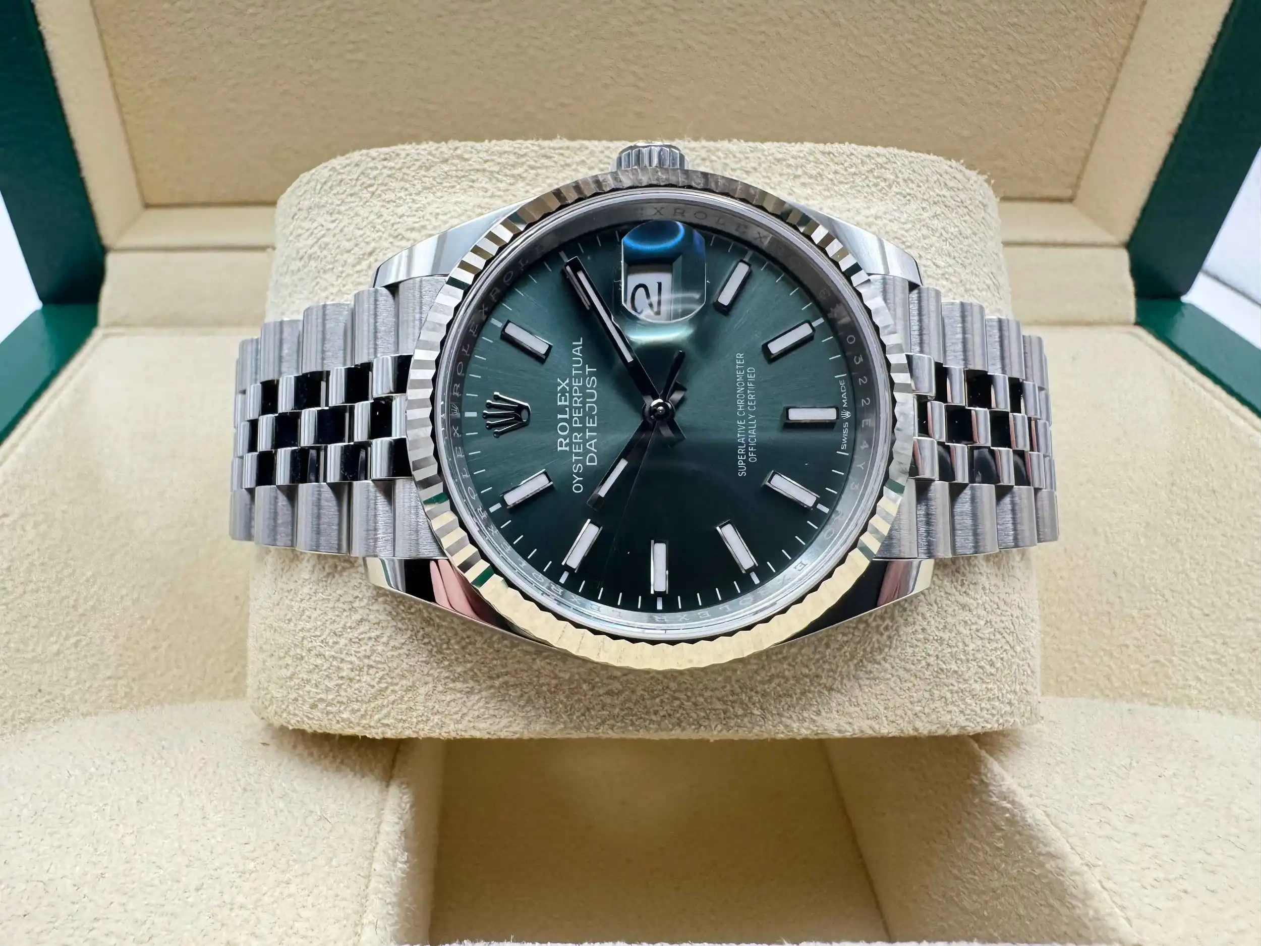 Rolex Datejust 36mm | Mintgroen Wijzerplaat | 18k Witgouden Gekartelde Lunette | Jubilee | 126234 - Image 6