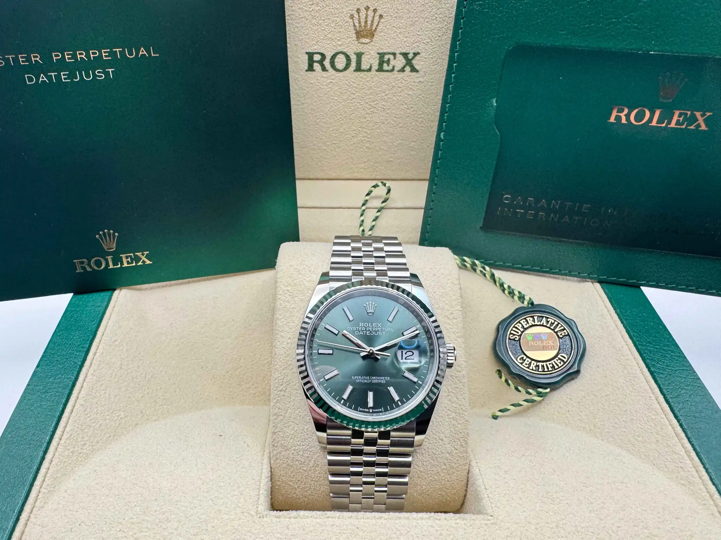 Rolex Datejust 36mm | Mintgroen Wijzerplaat | 18k Witgouden Gekartelde Lunette | Jubilee | 126234 - Image 3
