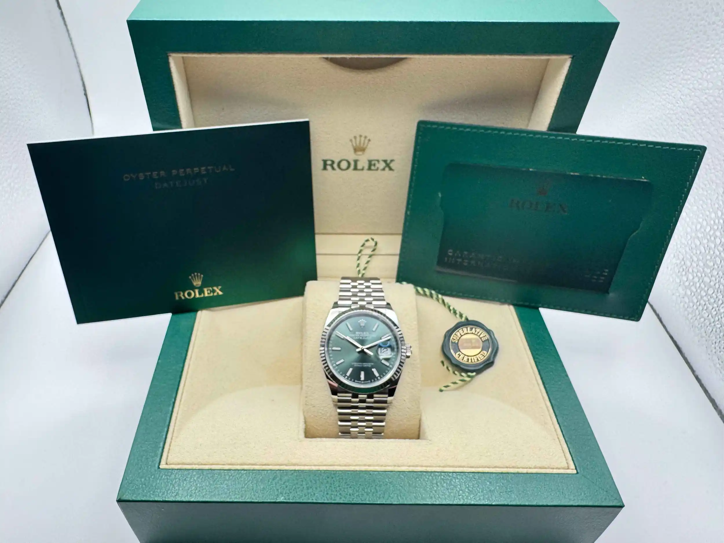 Rolex Datejust 36mm | Mintgroen Wijzerplaat | 18k Witgouden Gekartelde Lunette | Jubilee | 126234 - Image 2