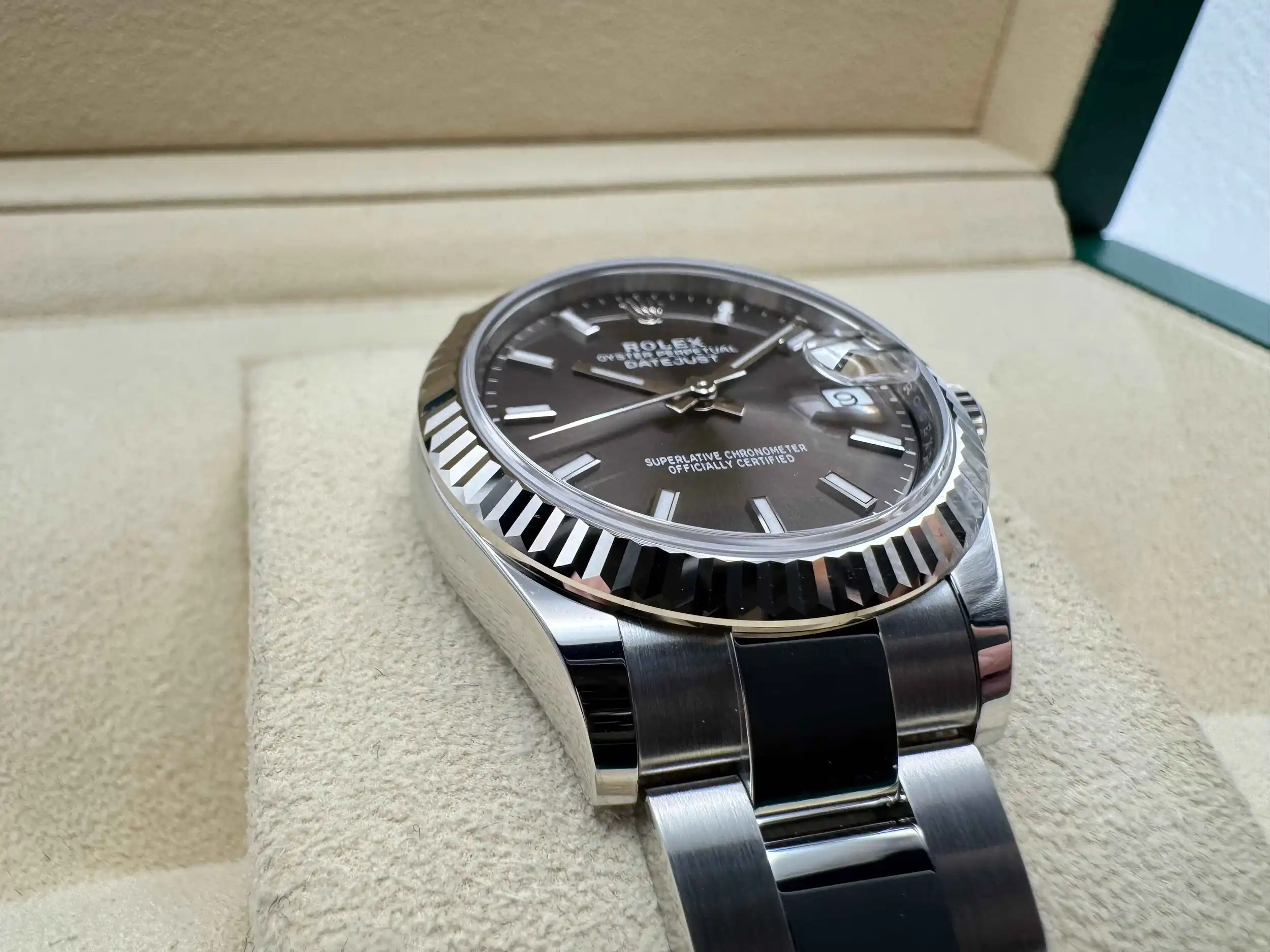 Rolex Datejust 31mm | Rhodium Wijzerplaat &18k Witgoud | Fluted Lunette | 278274 - Image 9