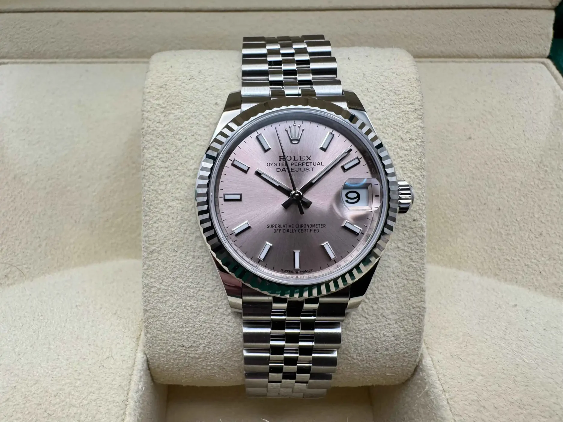 Rolex Datejust 31mm | Roze Diamanten Wijzerplaat | 18K Witgoud Gekarteld Lunette | Jubilee | 278274