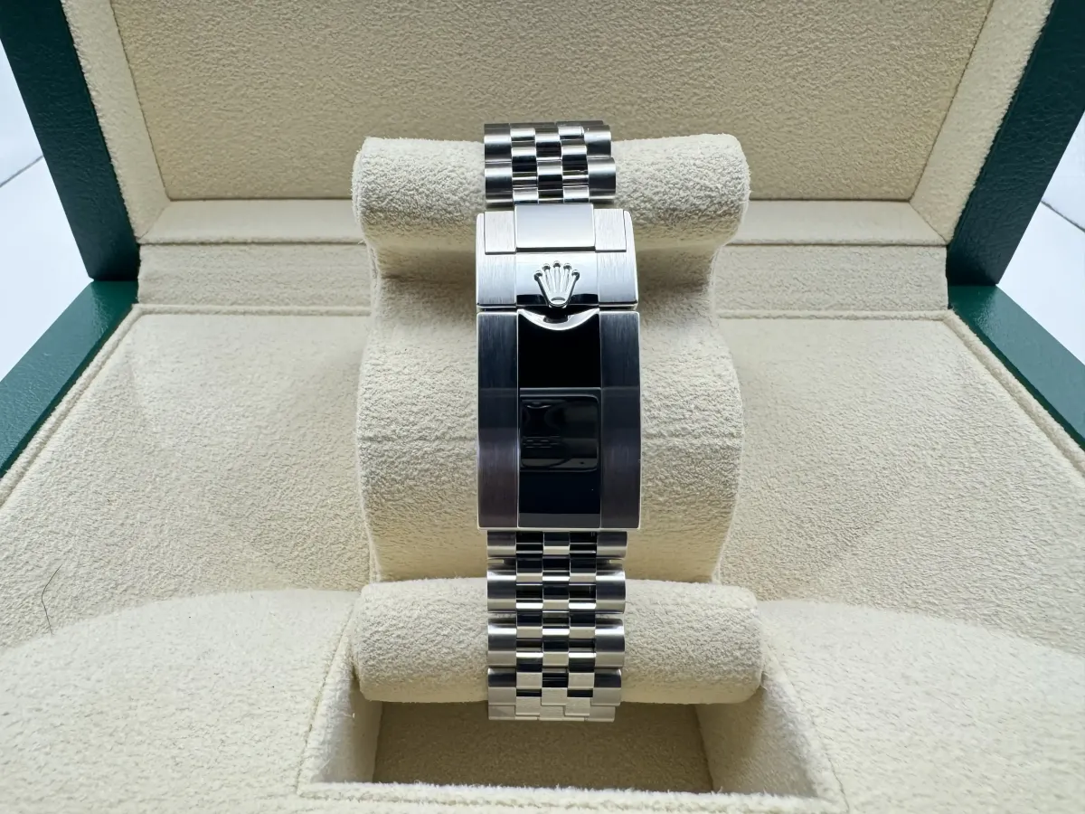 Rolex GMT Master 2 | 40mm | Batgirl | Cerachrom Bezel | Jubilee | 126710BLNR - Image 6