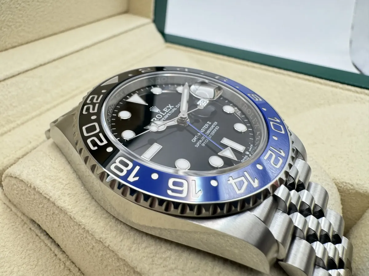 Rolex GMT Master 2 | 40mm | Batgirl | Cerachrom Bezel | Jubilee | 126710BLNR - Image 9