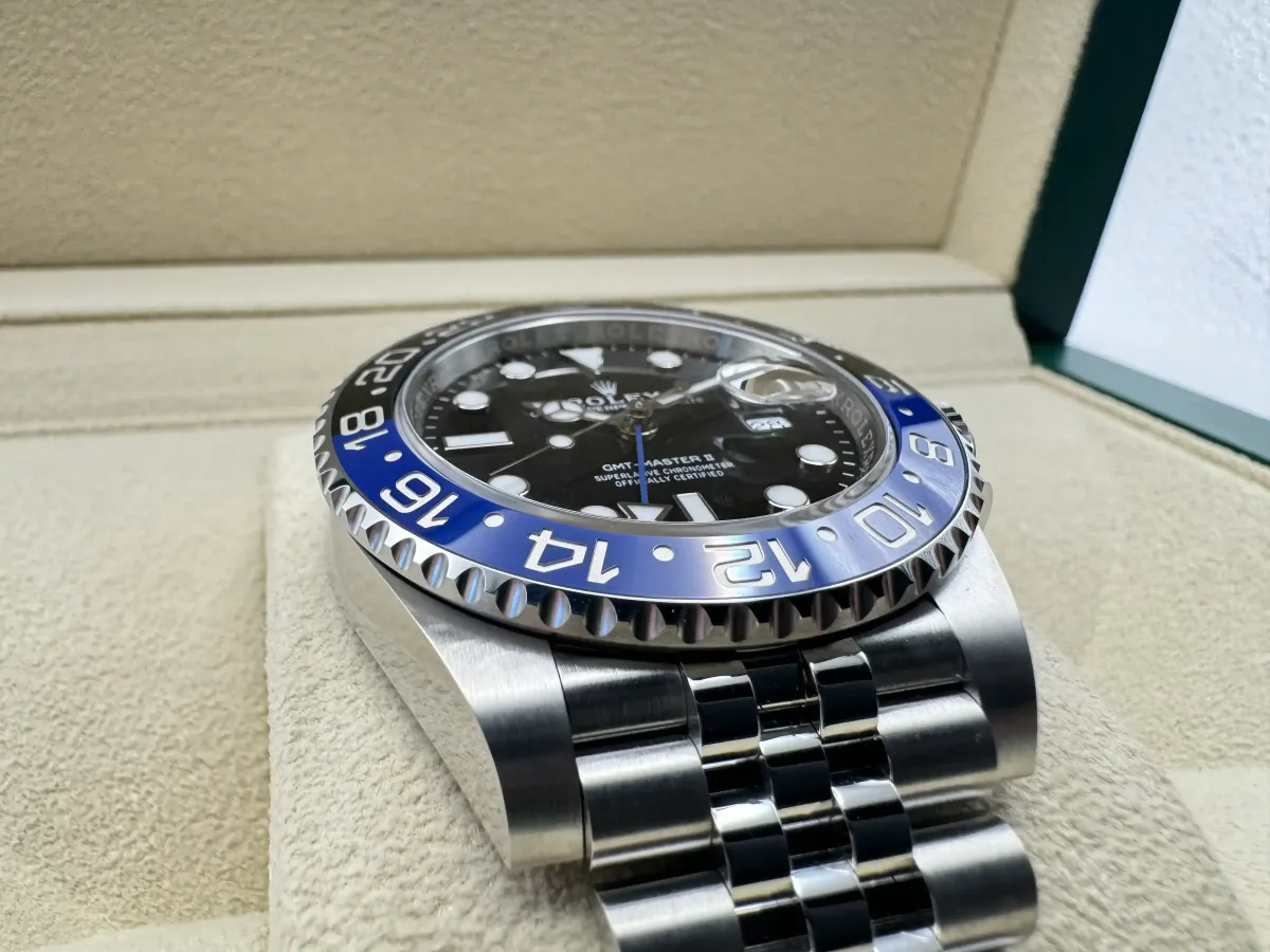 Rolex GMT Master 2 | 40mm | Batgirl | Cerachrom Bezel | Jubilee | 126710BLNR - Image 8