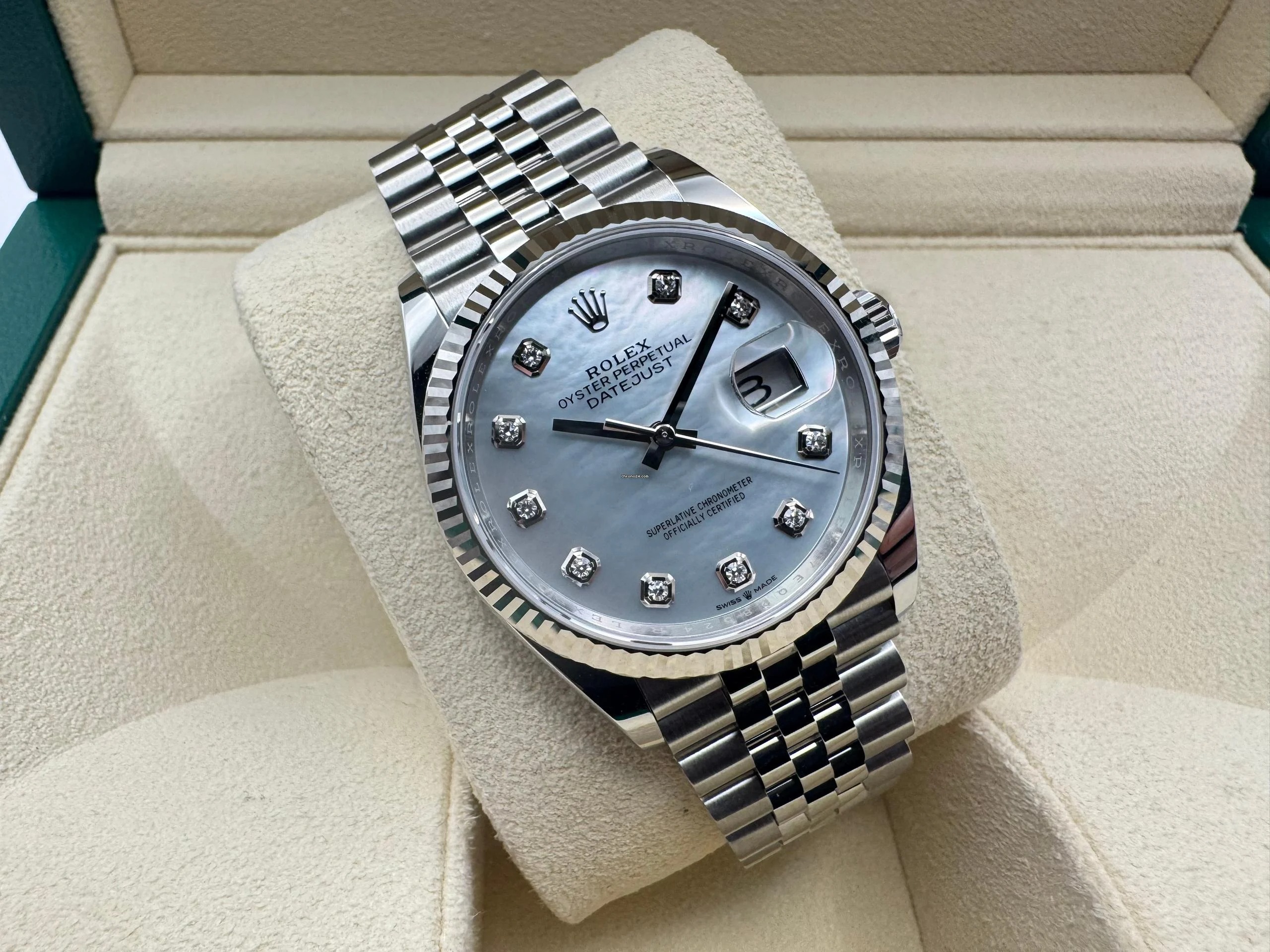 Rolex Datejust 36mm | Parelmoer Wijzerplaat met Diamanten &18K Witgouden Gekartelde Bezel/Lunnette | Jubilee | 126234 - Image 4