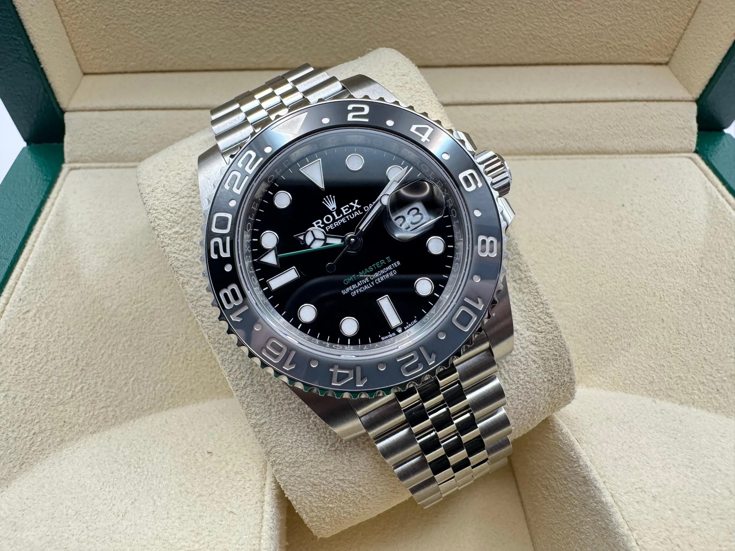 Rolex GMT-Master 2 | 40mm | Bruce Wayne | Cerachrom Lunette | Jubilee | 126710GRNR - Image 12