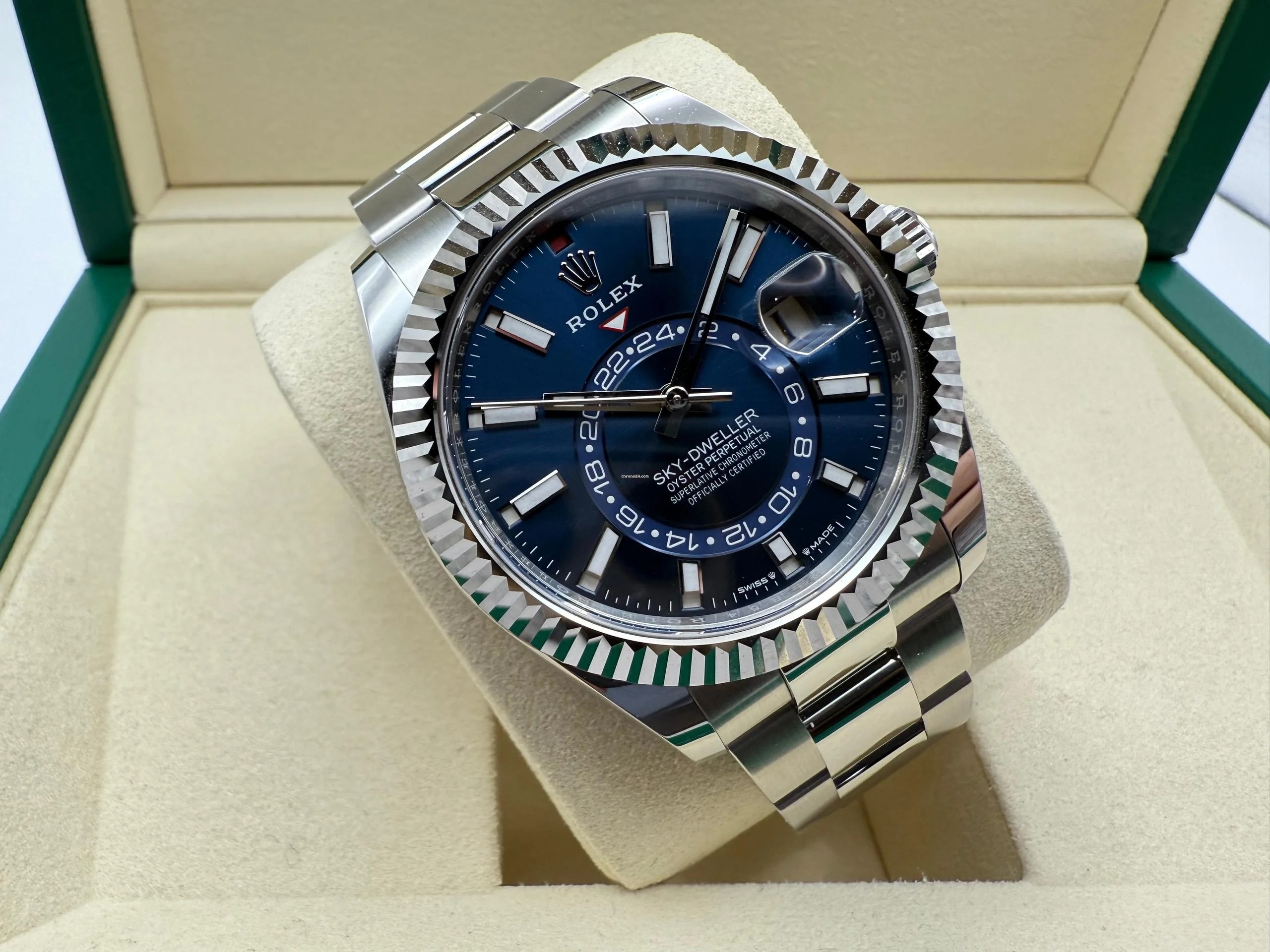 Rolex Sky-Dweller 42mm | Blauwe Wijzerplaat & 18K Witgoud (Gegroefde Bezel/Lunette) | Oystersteel | 336934 - Image 10