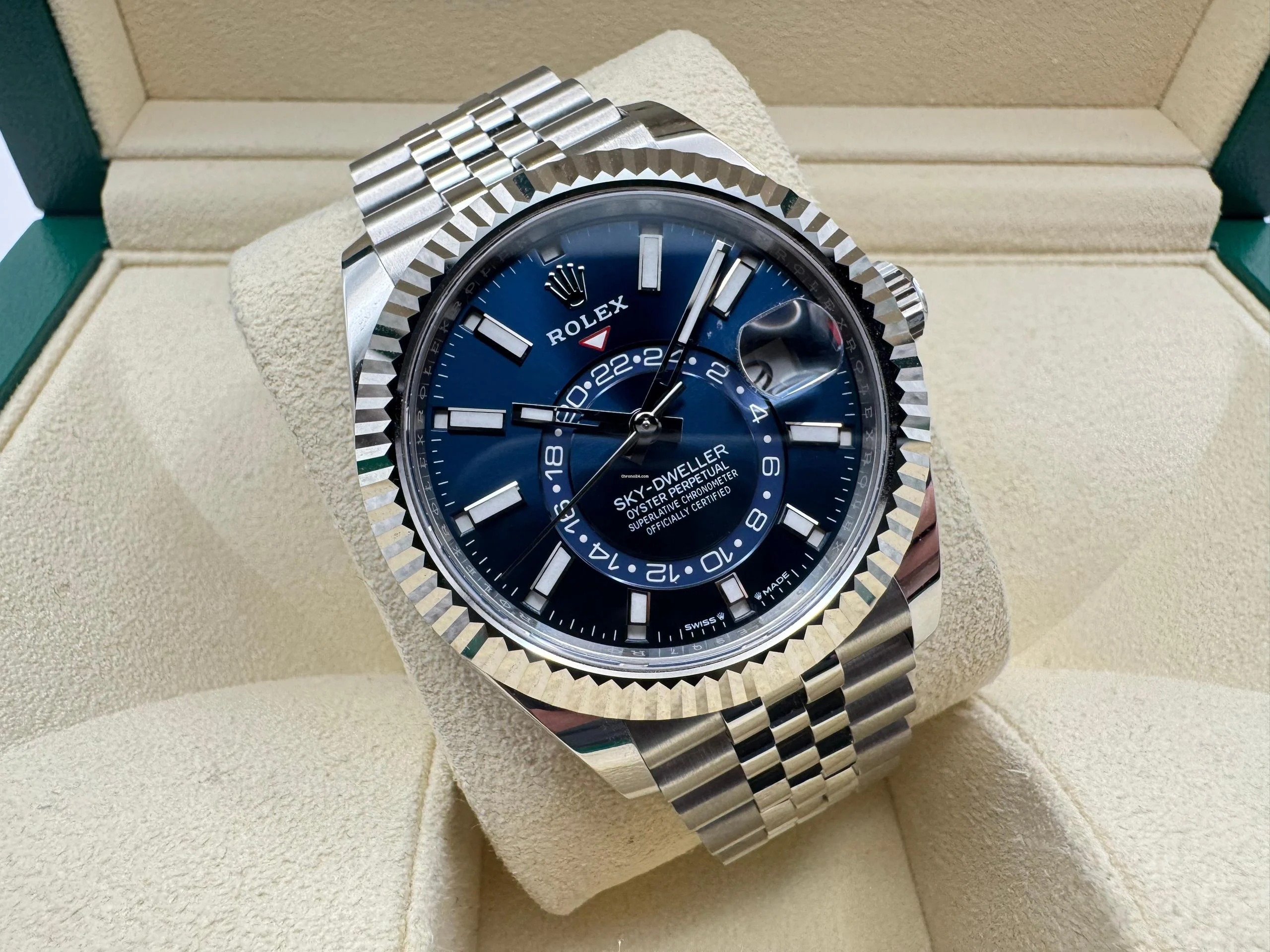 Rolex Sky-Dweller 42mm | Blauwe Wijzerplaat & 18K Witgoud (Gegroefde Bezel/Lunette) | Jubilee | 336934 - Image 12