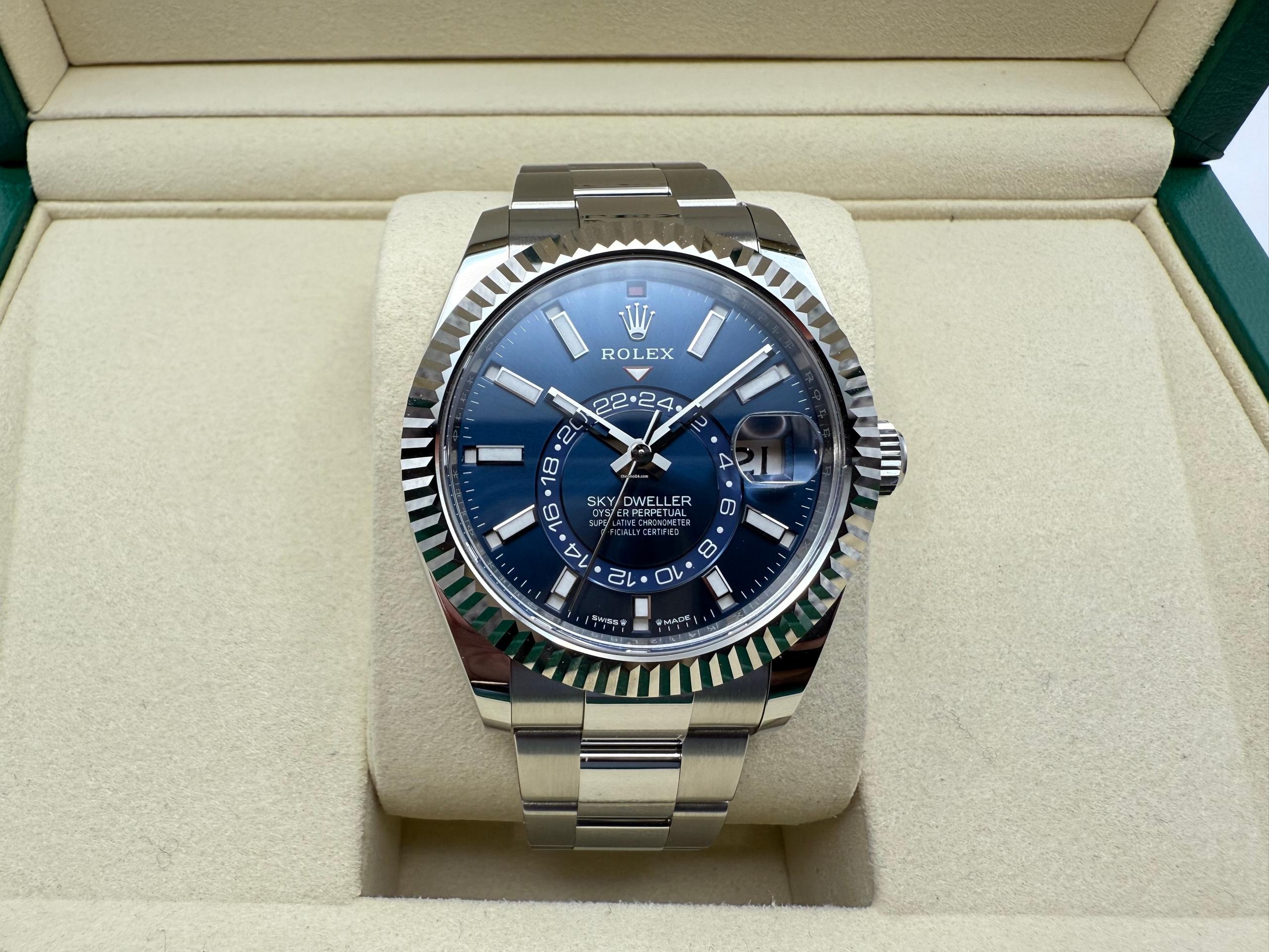Rolex Sky-Dweller 42mm | Blauwe Wijzerplaat & 18K Witgoud (Gegroefde Bezel/Lunette) | Oystersteel | 336934