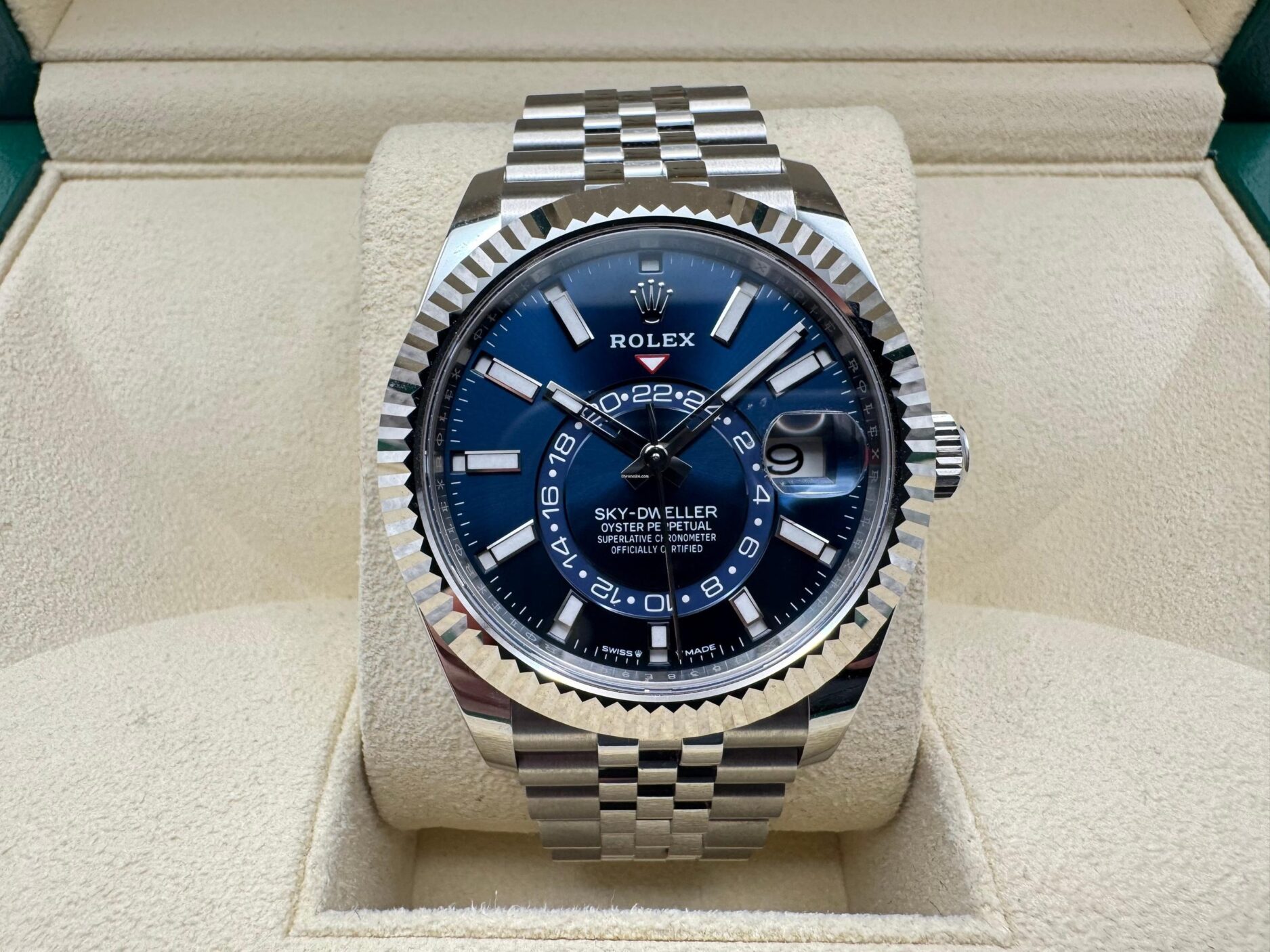 Rolex Sky-Dweller 42mm | Blauwe Wijzerplaat & 18K Witgoud (Gegroefde Bezel/Lunette) | Jubilee | 336934