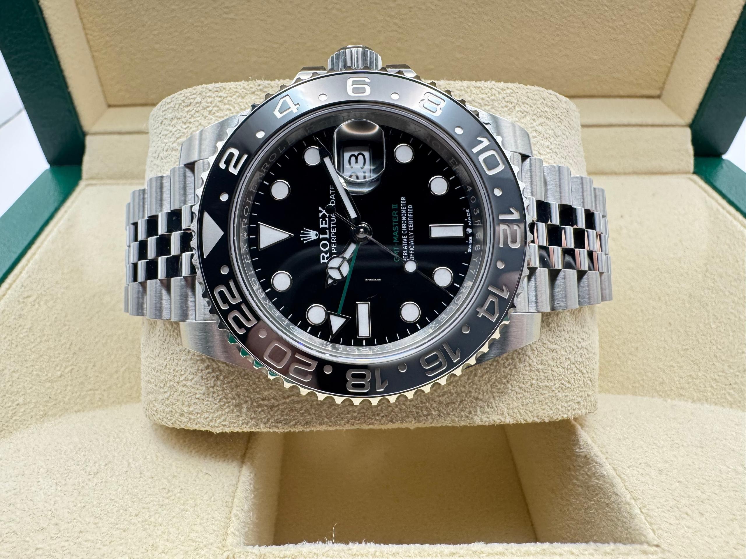 Rolex GMT-Master 2 | 40mm | Bruce Wayne | Cerachrom Lunette | Jubilee | 126710GRNR - Image 8