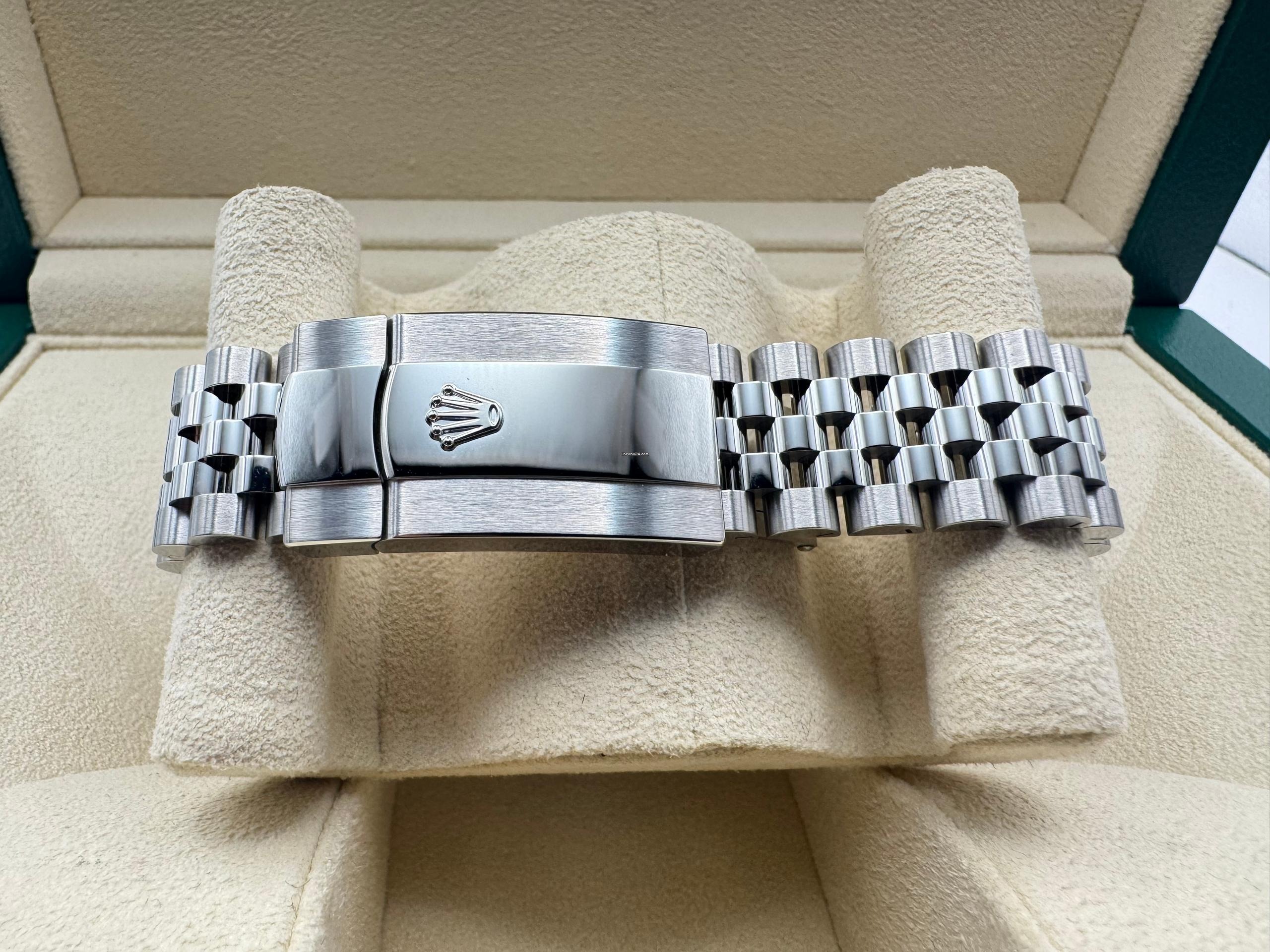 Rolex Datejust 36mm | Parelmoer Wijzerplaat met Diamanten &18K Witgouden Gekartelde Bezel/Lunnette | Jubilee | 126234 - Image 8