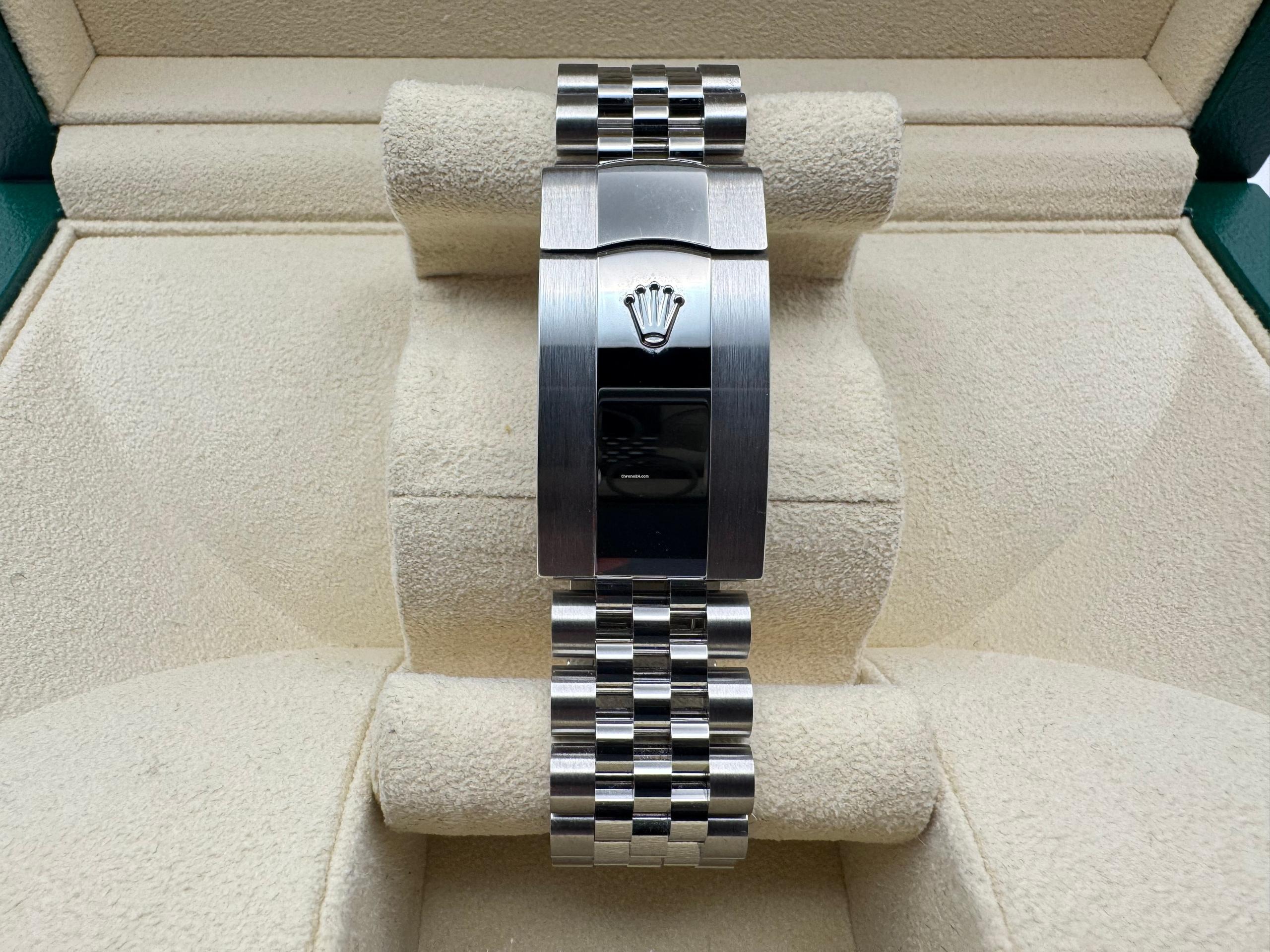 Rolex Sky-Dweller 42mm | Blauwe Wijzerplaat & 18K Witgoud (Gegroefde Bezel/Lunette) | Jubilee | 336934 - Image 4