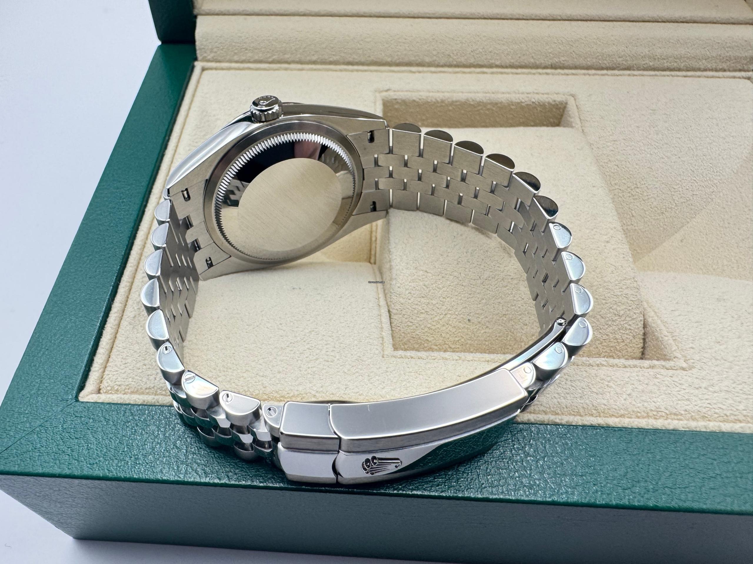 Rolex Datejust 36mm | Parelmoer Wijzerplaat met Diamanten &18K Witgouden Gekartelde Bezel/Lunnette | Jubilee | 126234 - Image 9