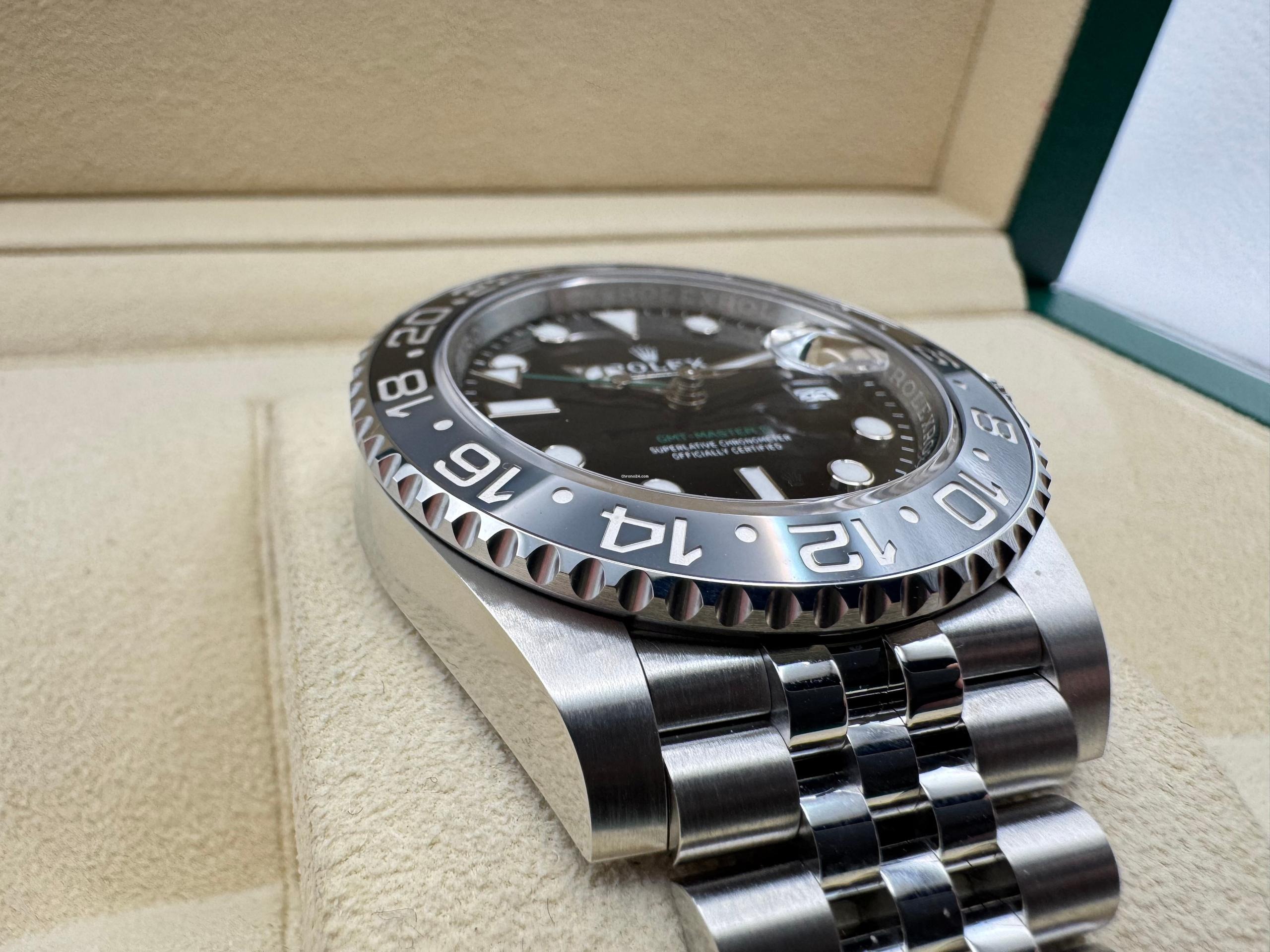 Rolex GMT-Master 2 | 40mm | Bruce Wayne | Cerachrom Lunette | Jubilee | 126710GRNR - Image 6