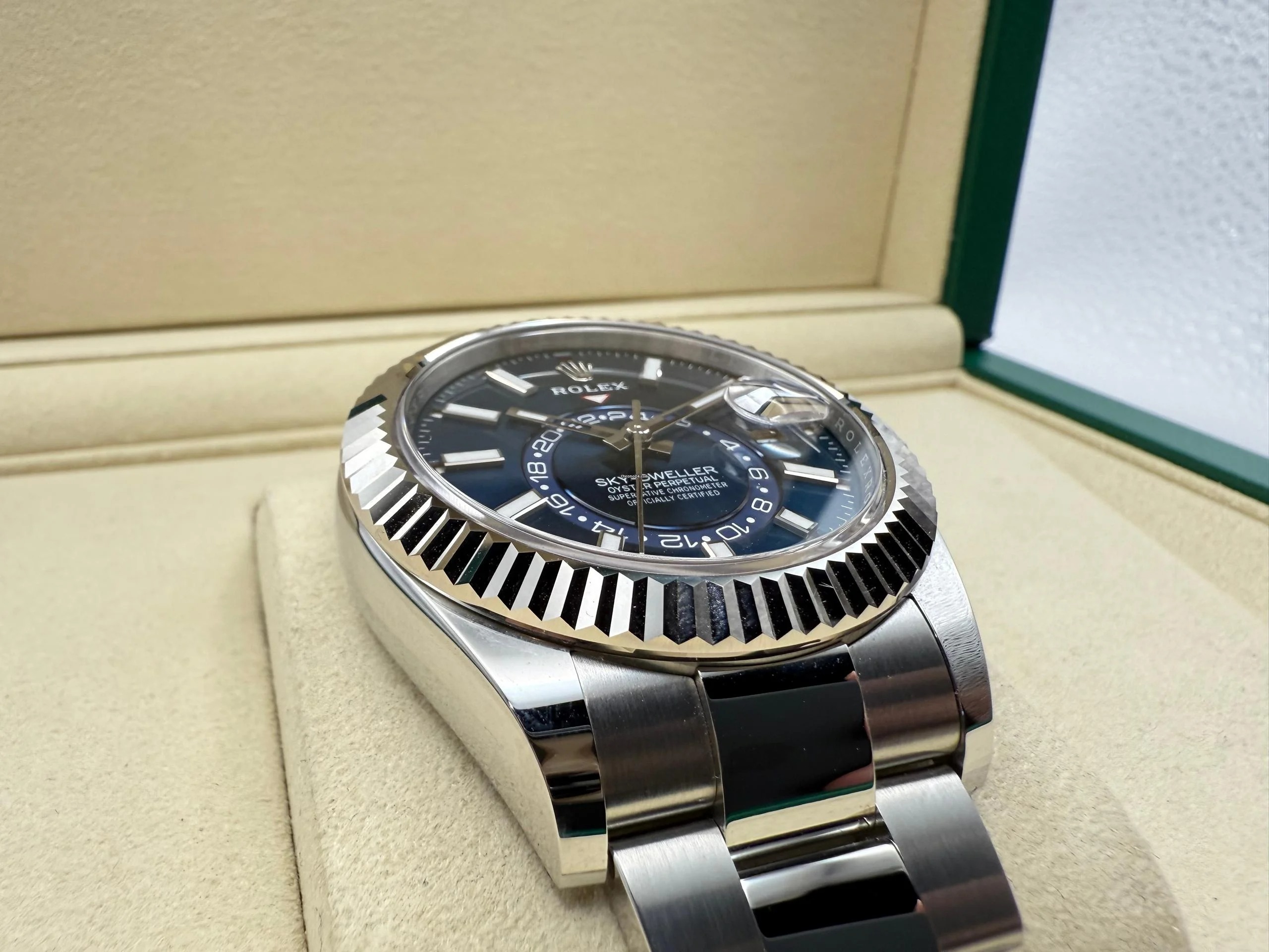 Rolex Sky-Dweller 42mm | Blauwe Wijzerplaat & 18K Witgoud (Gegroefde Bezel/Lunette) | Oystersteel | 336934 - Image 12