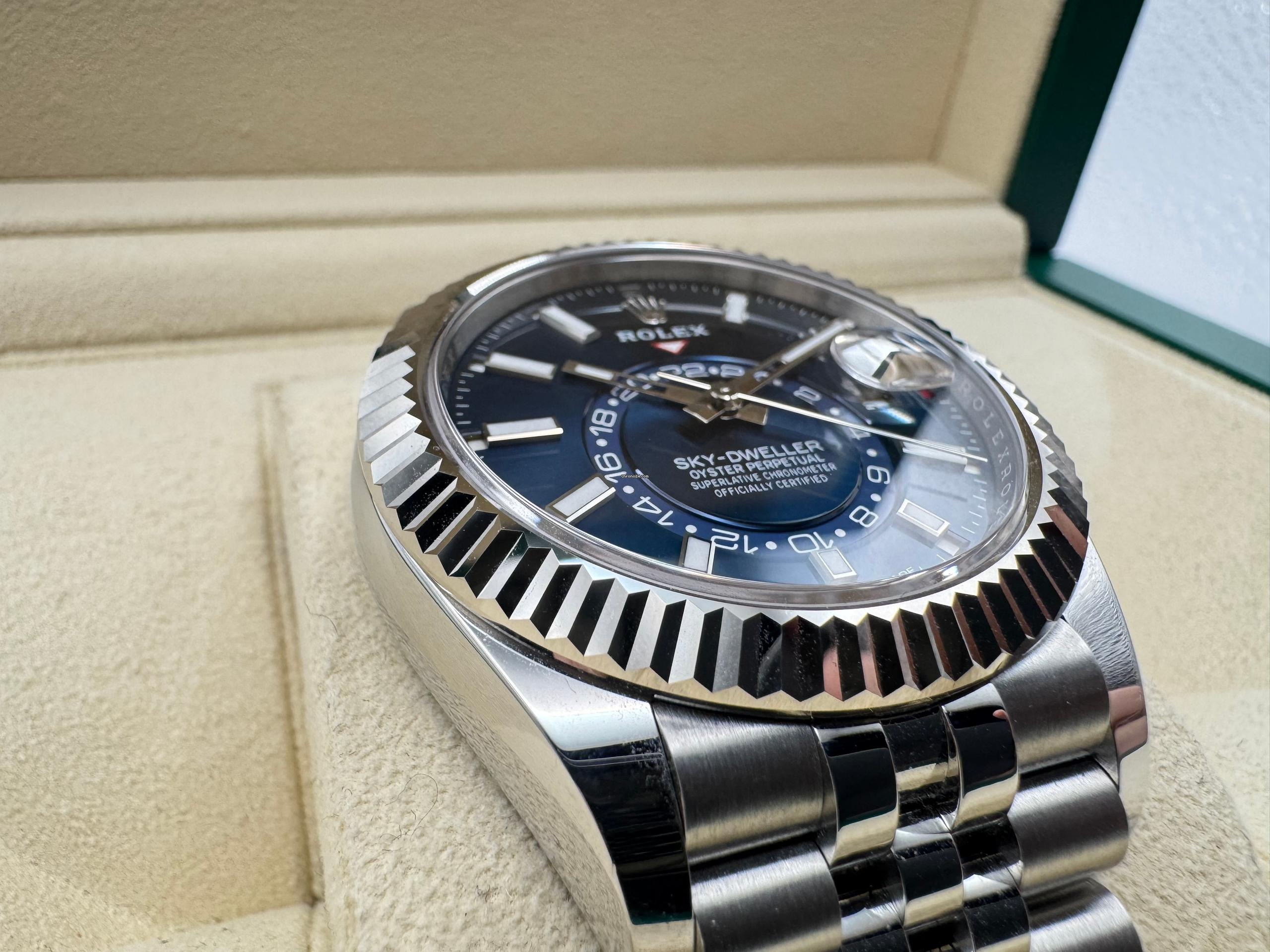 Rolex Sky-Dweller 42mm | Blauwe Wijzerplaat & 18K Witgoud (Gegroefde Bezel/Lunette) | Jubilee | 336934 - Image 10