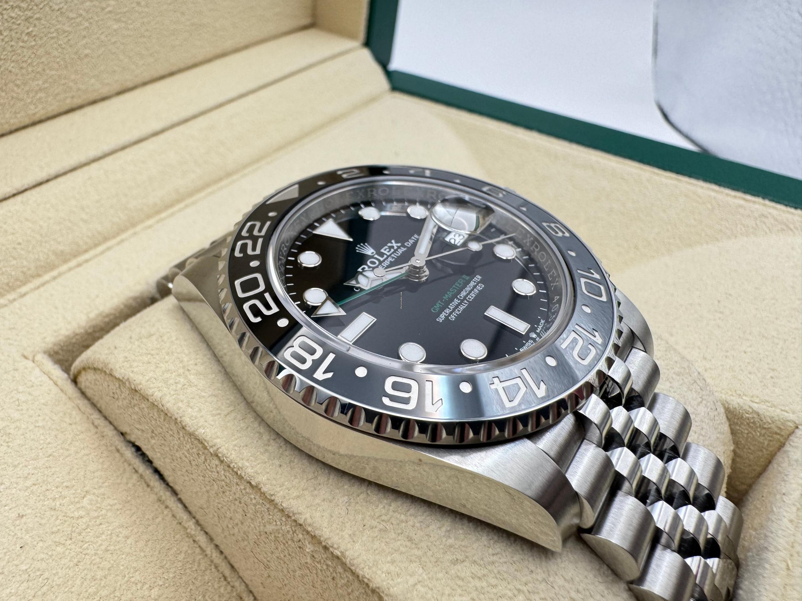 Rolex GMT-Master 2 | 40mm | Bruce Wayne | Cerachrom Lunette | Jubilee | 126710GRNR - Image 7