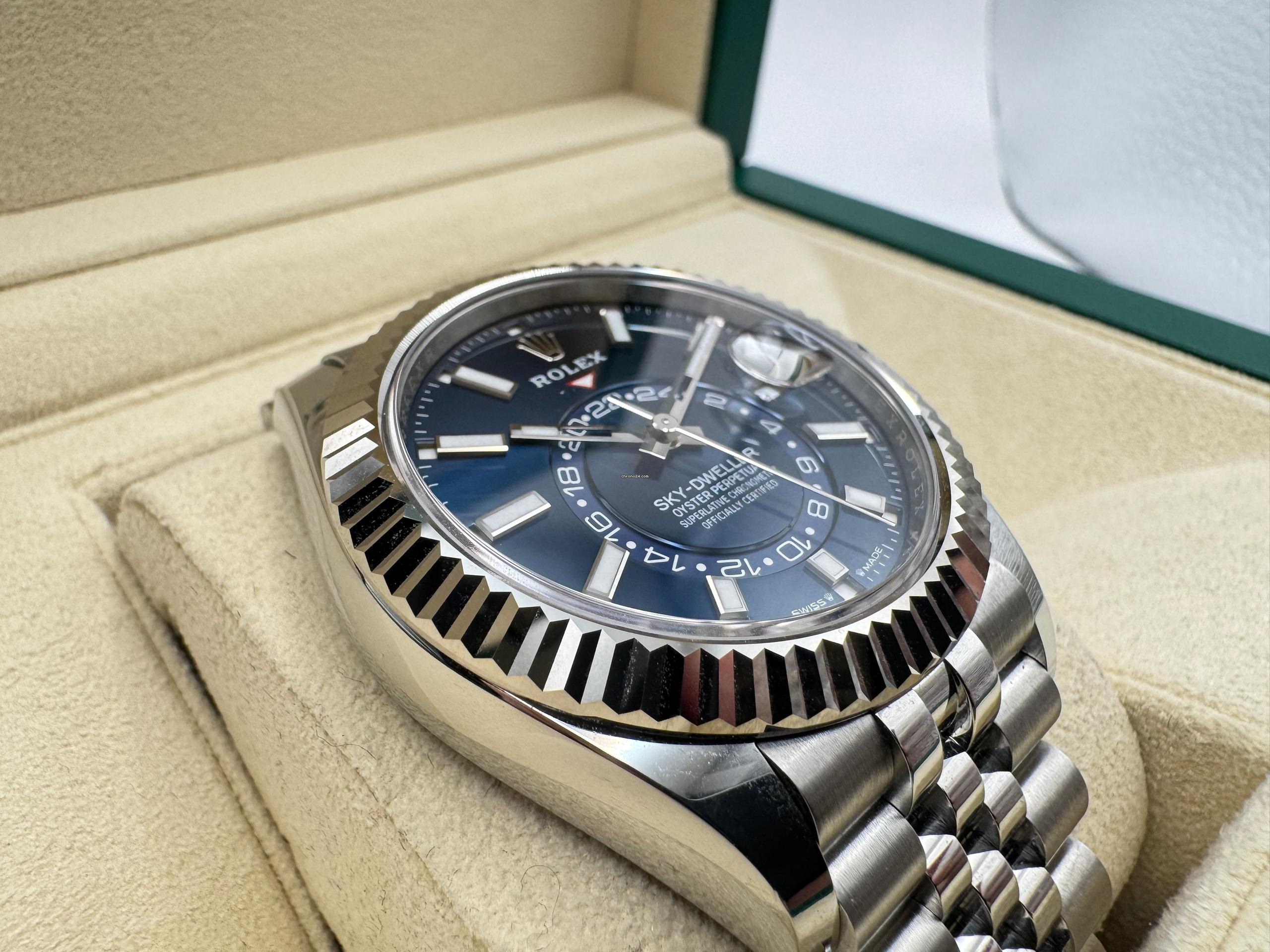 Rolex Sky-Dweller 42mm | Blauwe Wijzerplaat & 18K Witgoud (Gegroefde Bezel/Lunette) | Jubilee | 336934 - Image 11