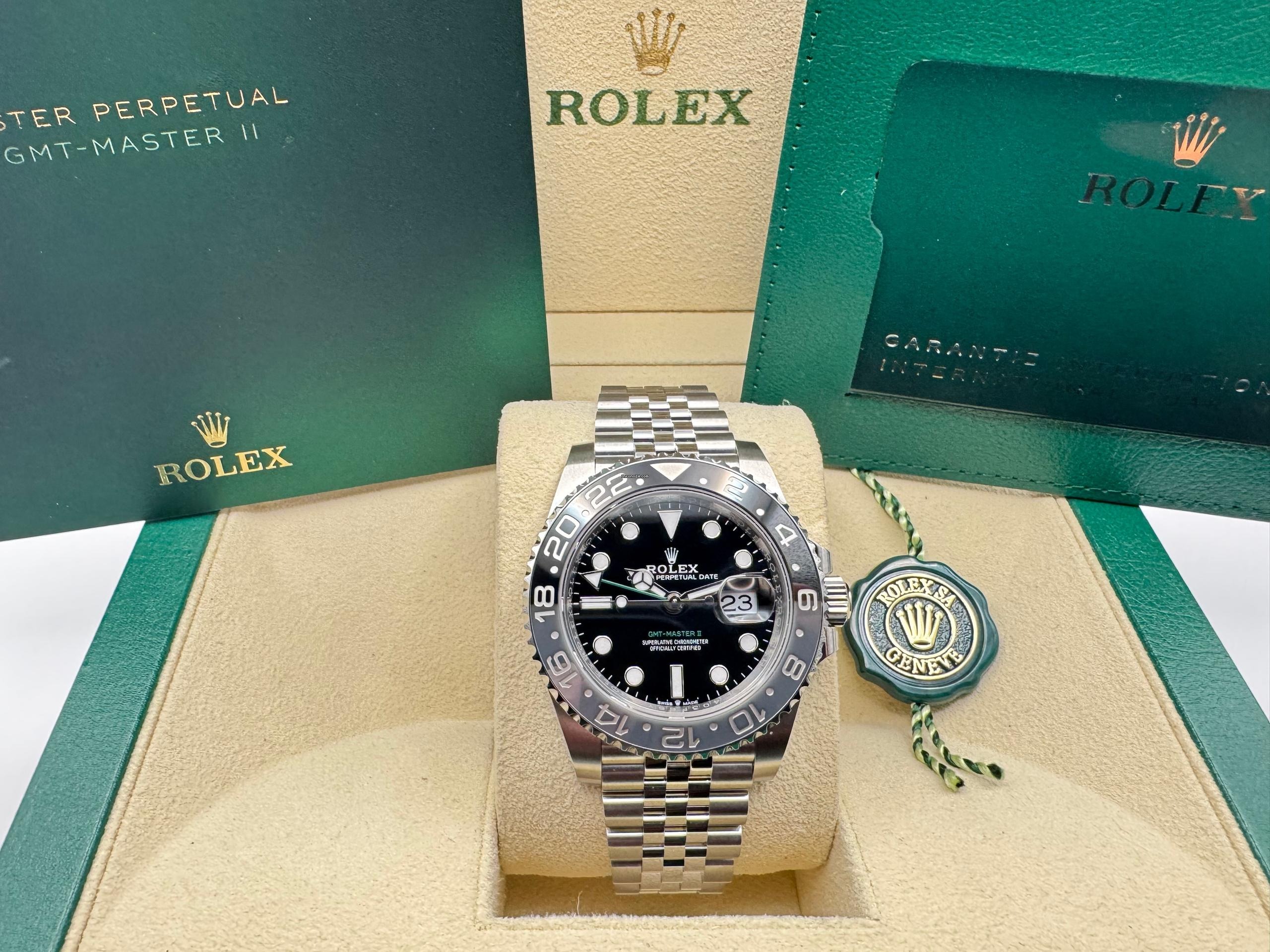 Rolex GMT-Master 2 | 40mm | Bruce Wayne | Cerachrom Lunette | Jubilee | 126710GRNR - Image 3