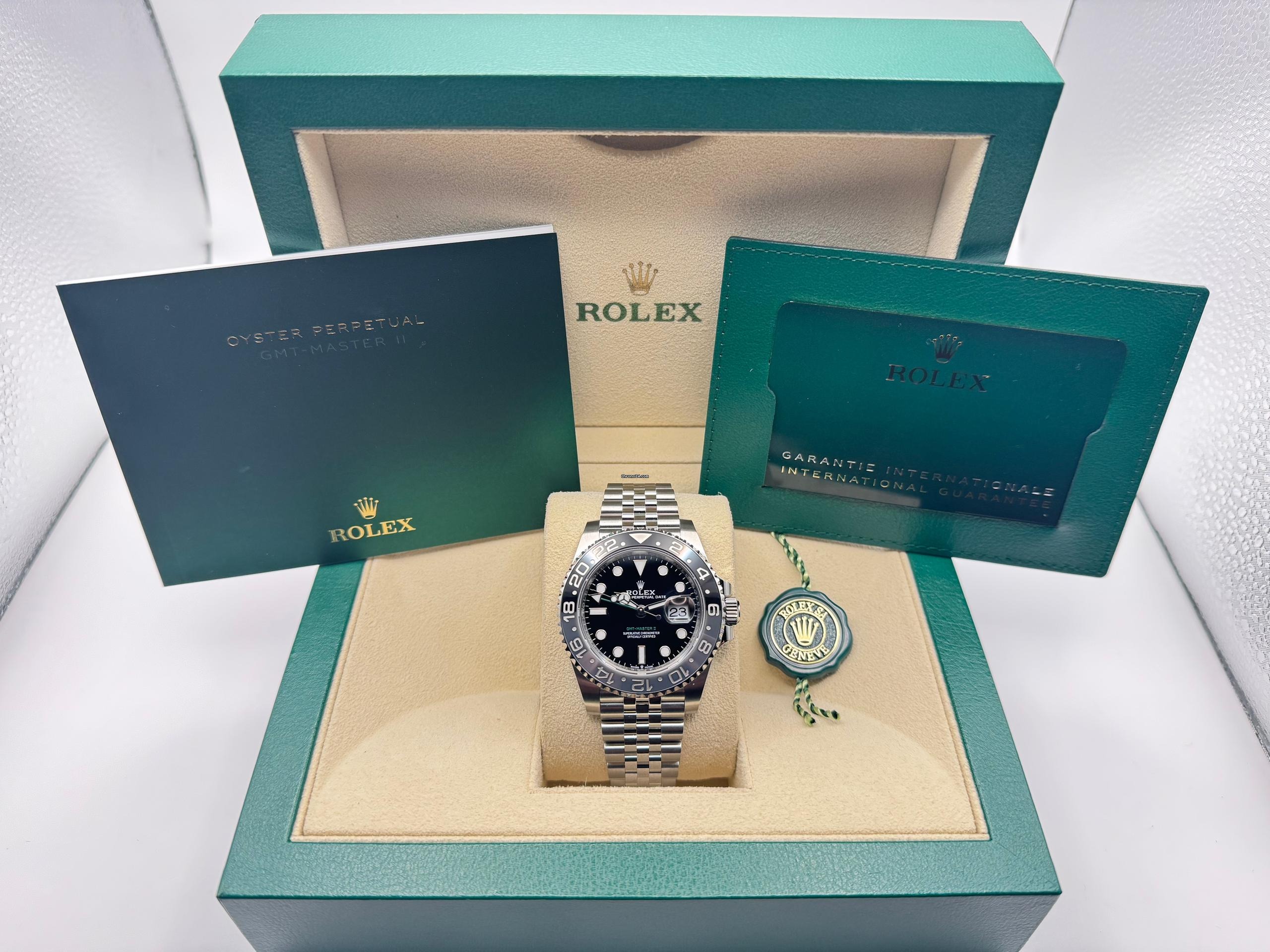 Rolex GMT-Master 2 | 40mm | Bruce Wayne | Cerachrom Lunette | Jubilee | 126710GRNR - Image 2