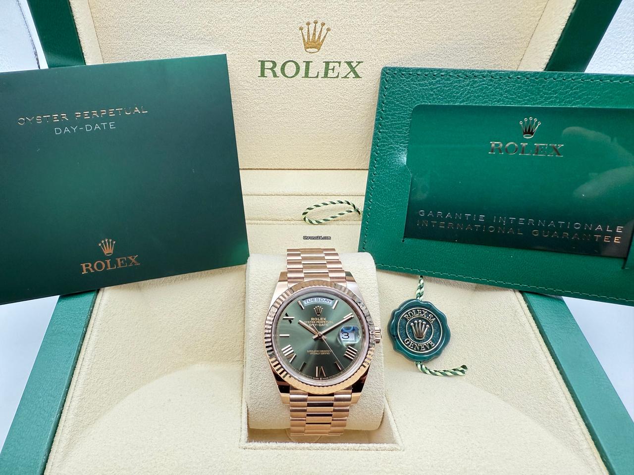 Rolex DayDate 40mm | Olijfgroen Wijzerplaat & Volledig Gefluteerde Lunette in 18K Everose | 18K Everose Goud President-band | 228235 - Image 3