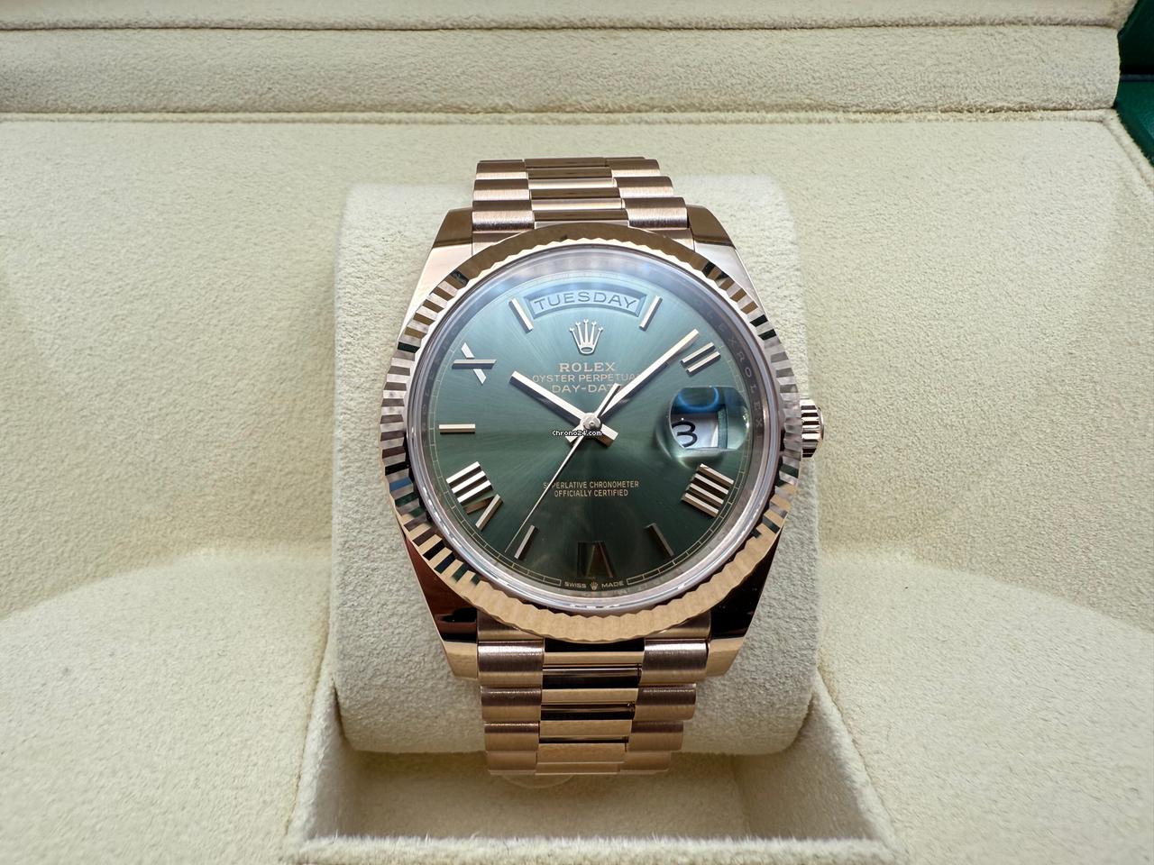 Rolex DayDate 40mm | Olijfgroen Wijzerplaat & Volledig Gefluteerde Lunette in 18K Everose | 18K Everose Goud President-band | 228235
