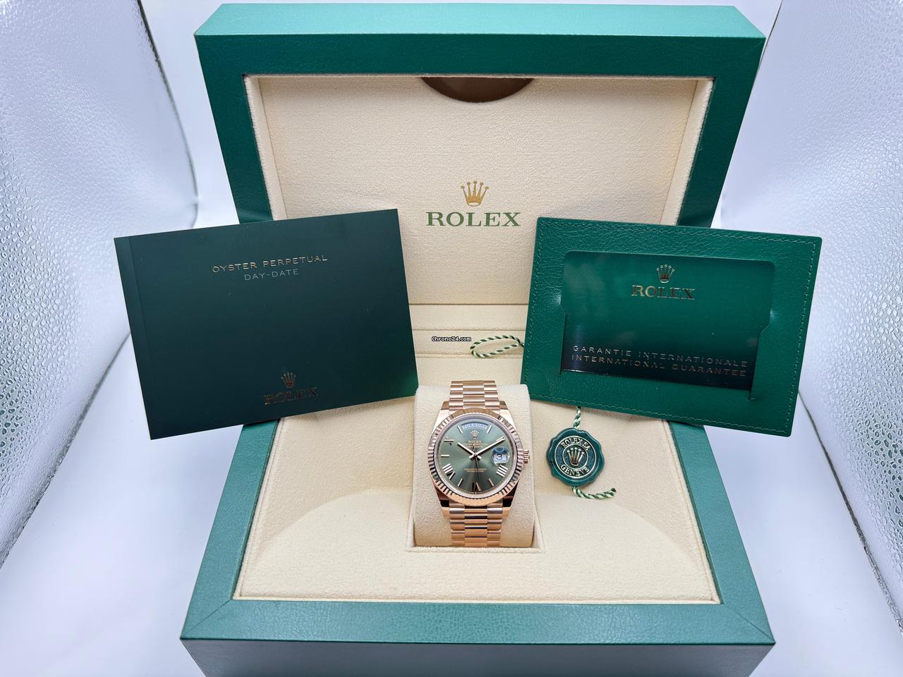Rolex DayDate 40mm | Olijfgroen Wijzerplaat & Volledig Gefluteerde Lunette in 18K Everose | 18K Everose Goud President-band | 228235 - Image 2