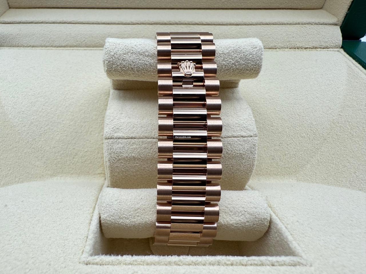 Rolex DayDate 40mm | Olijfgroen Wijzerplaat & Volledig Gefluteerde Lunette in 18K Everose | 18K Everose Goud President-band | 228235 - Image 9