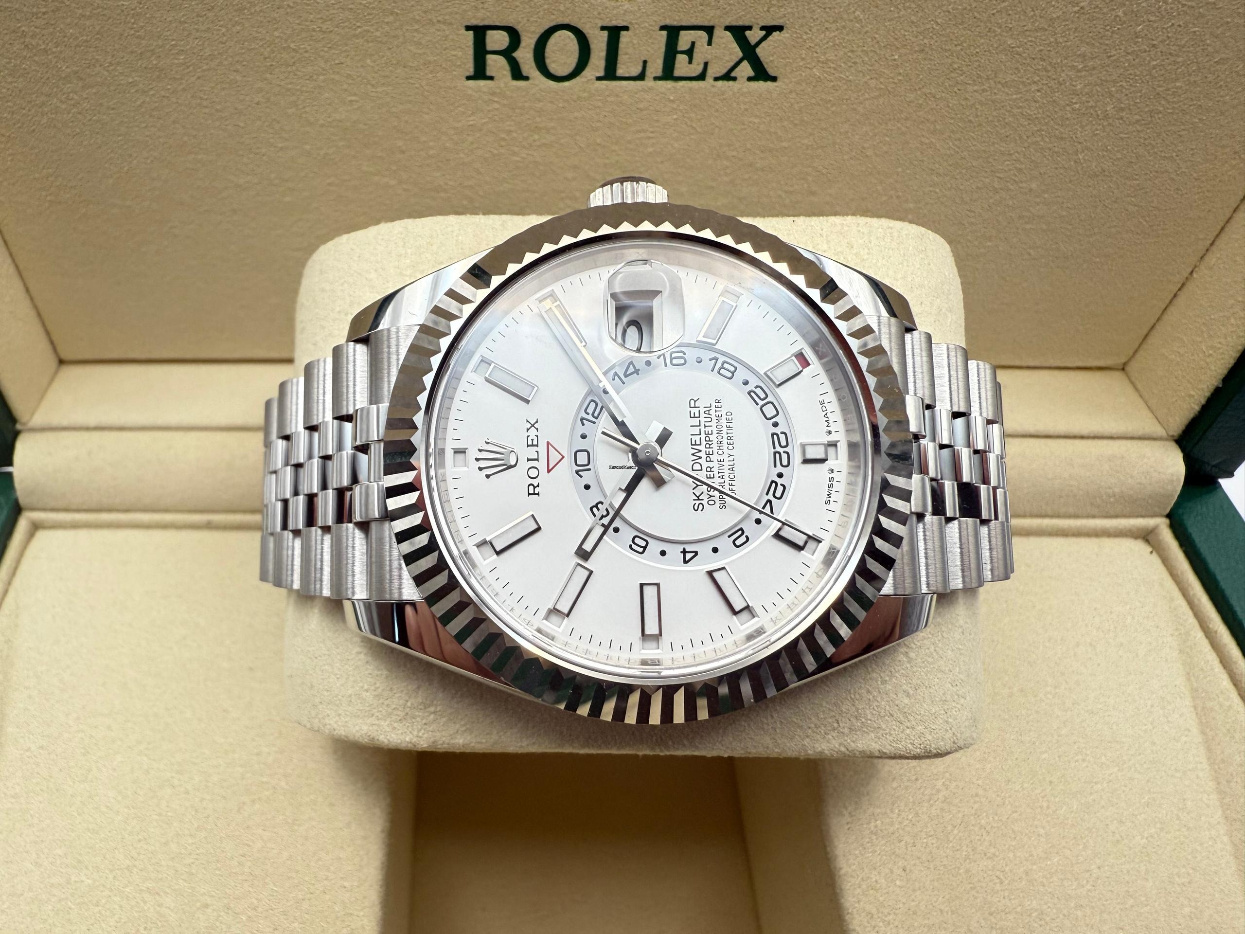 Rolex Sky-Dweller 42mm | Wit Wijzerplaat & 18K Witgoud Fluted Bezel | Jubilee | 336934 - Image 5