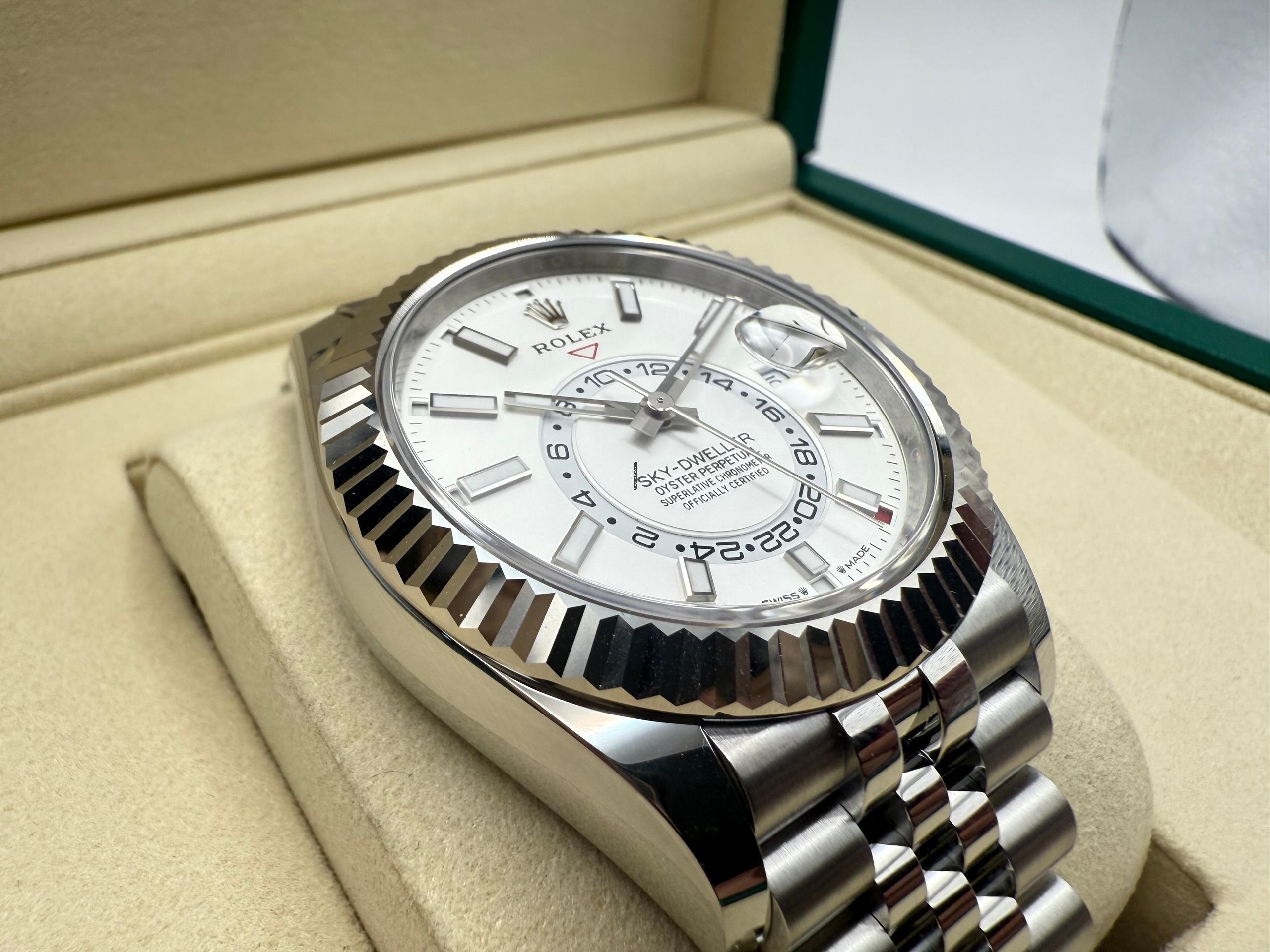 Rolex Sky-Dweller 42mm | Wit Wijzerplaat & 18K Witgoud Fluted Bezel | Jubilee | 336934 - Image 11