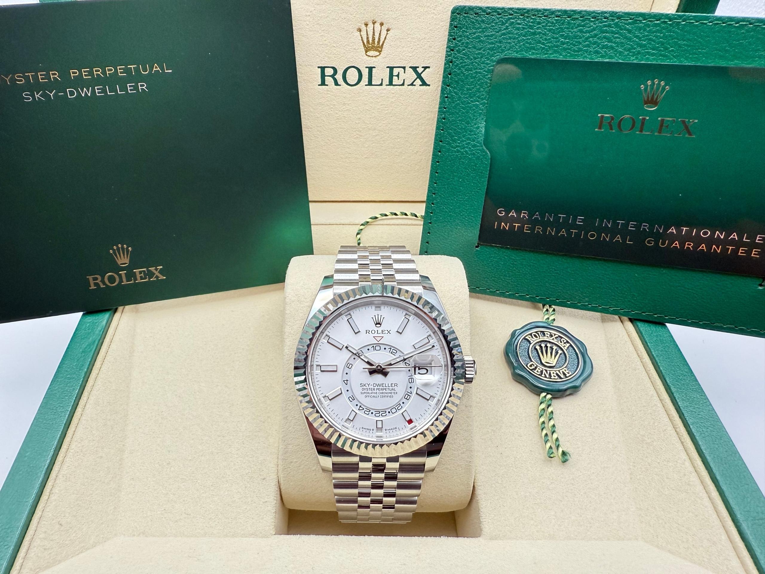 Rolex Sky-Dweller 42mm | Wit Wijzerplaat & 18K Witgoud Fluted Bezel | Jubilee | 336934 - Image 3
