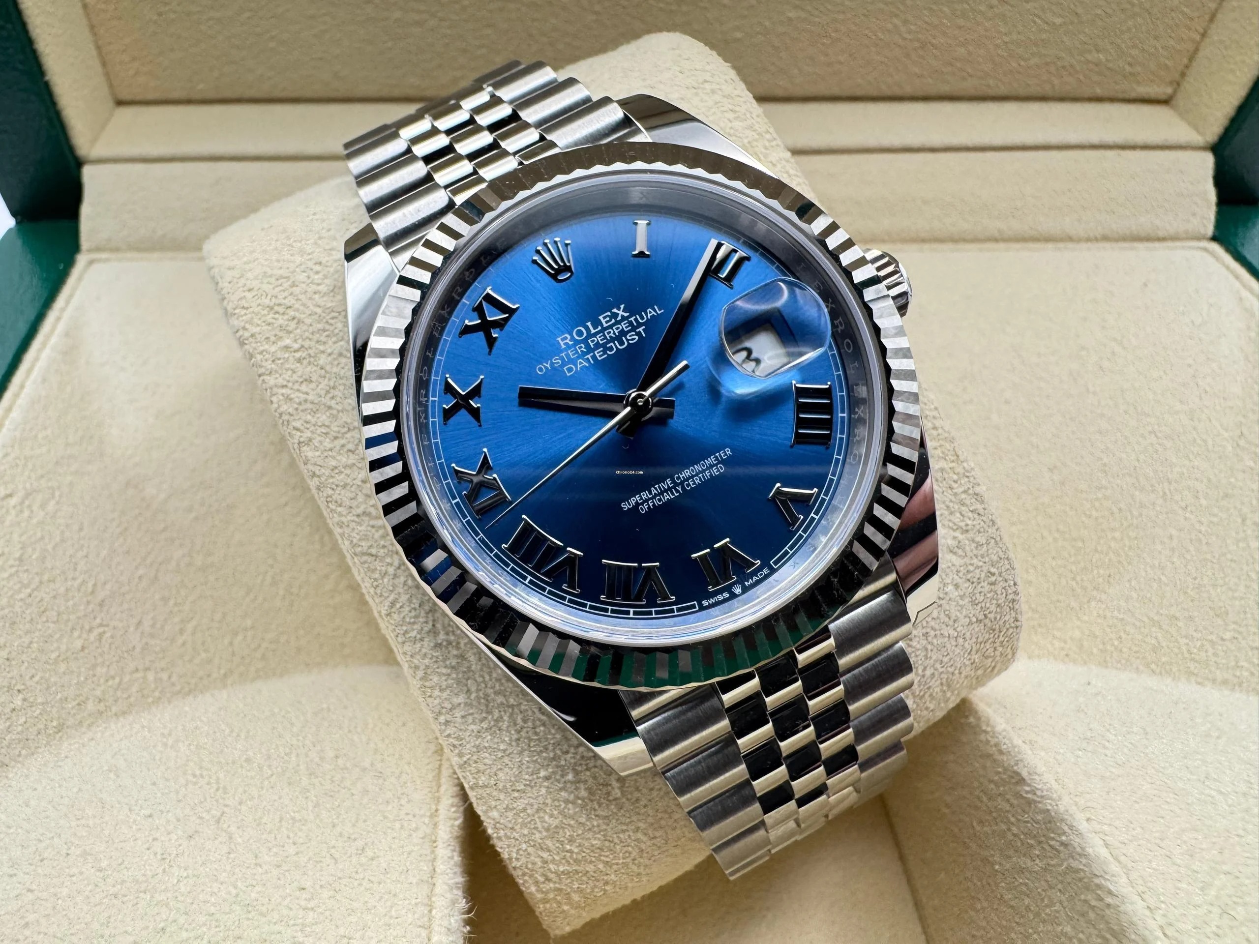 Rolex Datejust 41mm | Azzurro Blauw Wijzerplaat Met Romeinse Cijfers | 18K Witgoud Gekarteld Lunette | Jubilee | 126334 - Image 4
