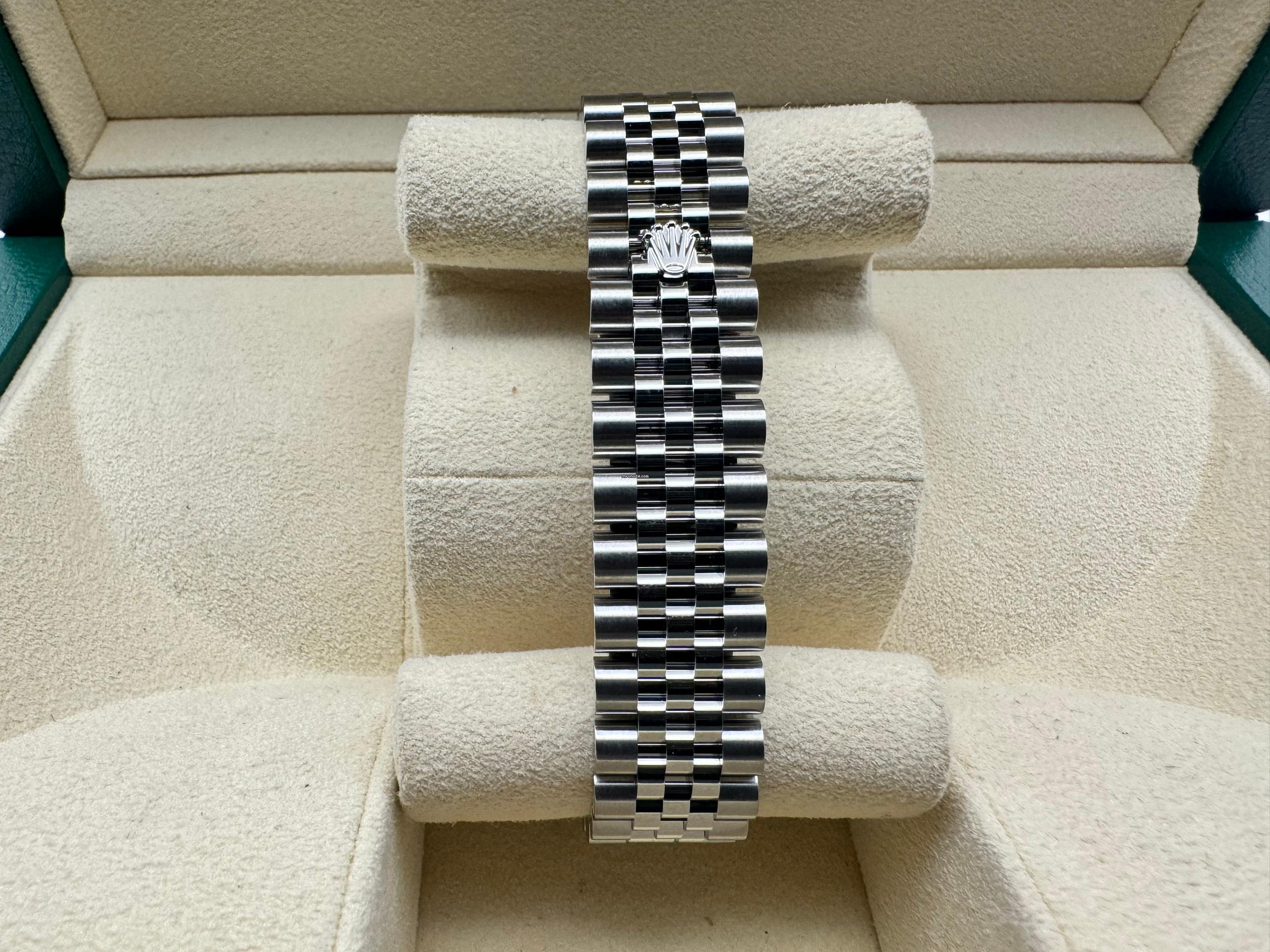 Rolex Datejust 31mm | Blauw Met Diamanten Uurmarkeringen | 18K Witgoud Gekarteld Lunette | Jubilee | 278274 - Image 10