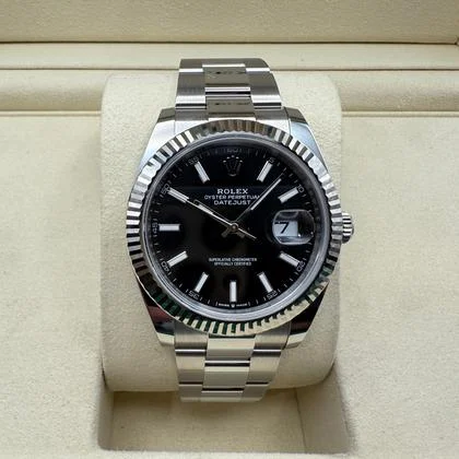 Rolex Datejust 41mm | Zwarte Wijzerplaat | 18k Witgouden Gekartelde Lunette | Oyster-band | 126334