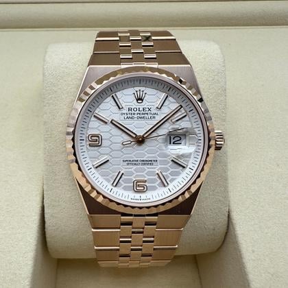 Rolex Land Dweller 36mm | Wit Motief & 18K Everose Roségoud Kast/Geïntegreerde 18K Everose Goud band | 127235