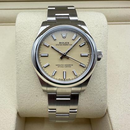 Rolex Oyster Perpetual 31mm | Champagne Wijzerplaat | Glad Lunette | Oystersteel | 277200
