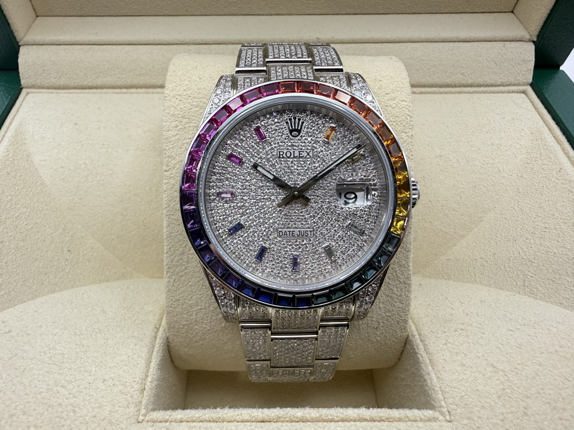 Rolex Datejust 41mm | “ICED OUT” RAINBOW Diamanten Baguette Lunette | Pavé Diamond Wijzerplaat | 126300
