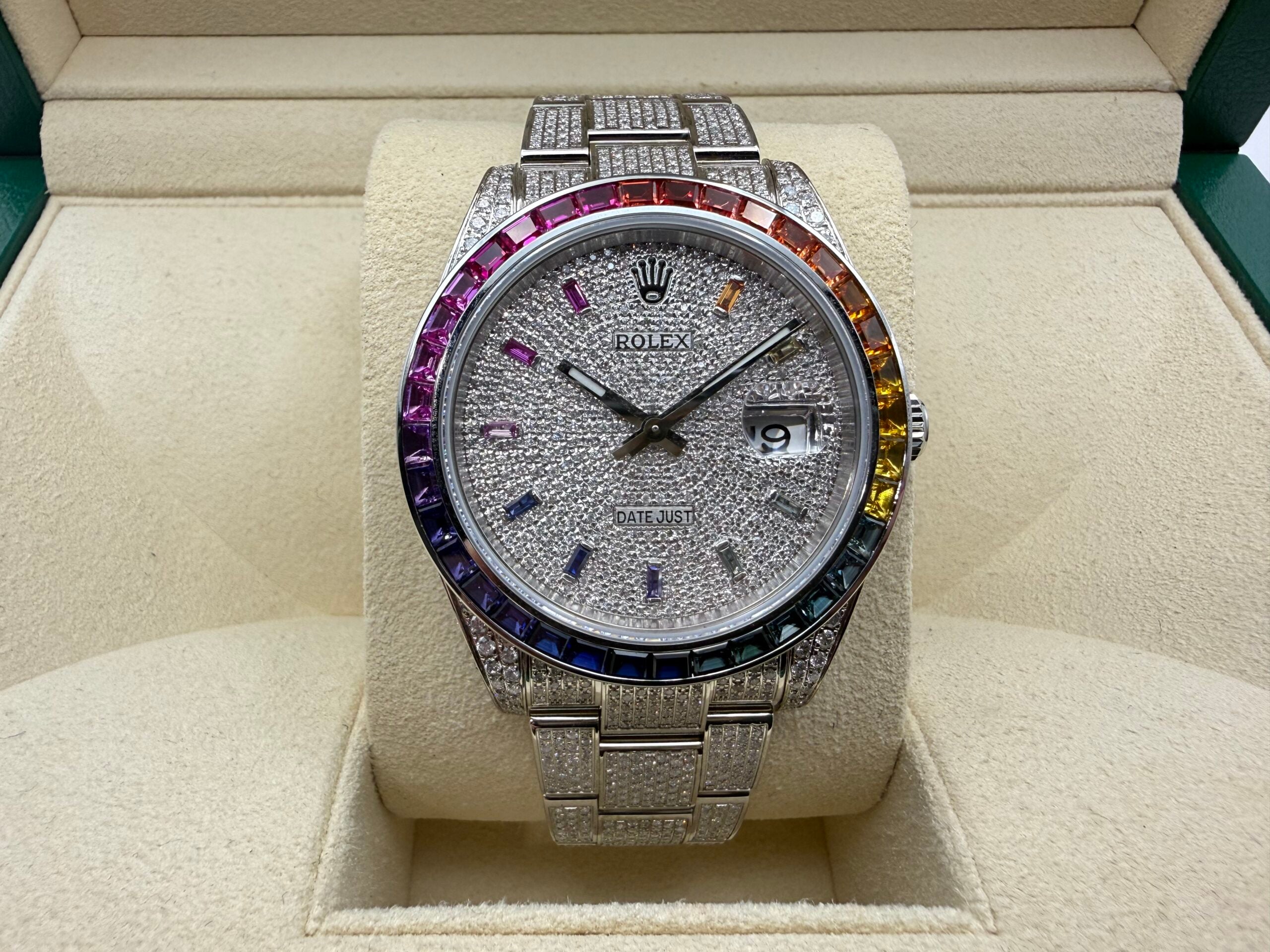 Rolex Datejust 41mm | “ICED OUT” RAINBOW Diamanten Baguette Lunette | Pavé Diamond Wijzerplaat | 126300