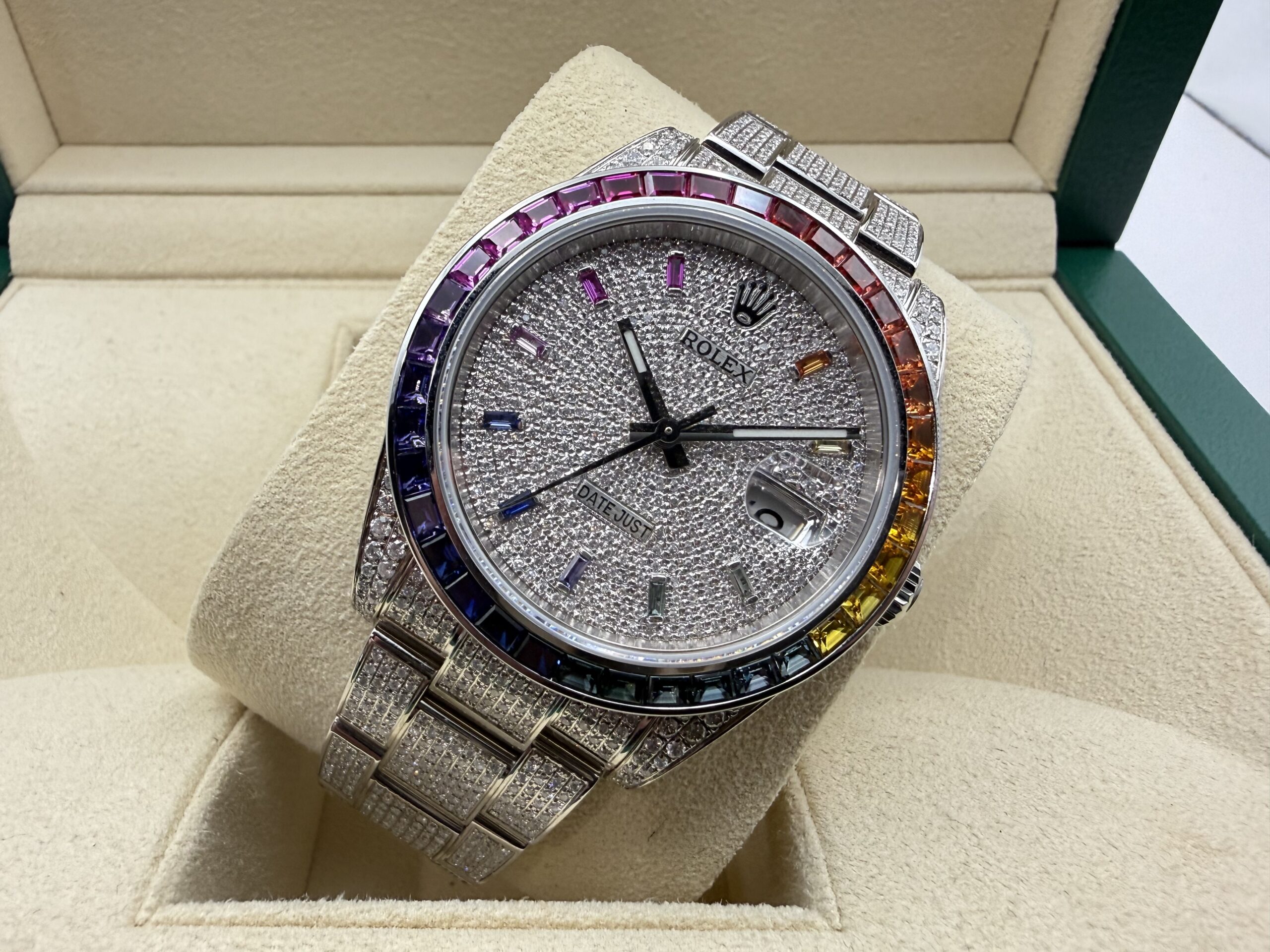 Rolex Datejust 41mm | “ICED OUT” RAINBOW Diamanten Baguette Lunette | Pavé Diamond Wijzerplaat | 126300 - Image 3