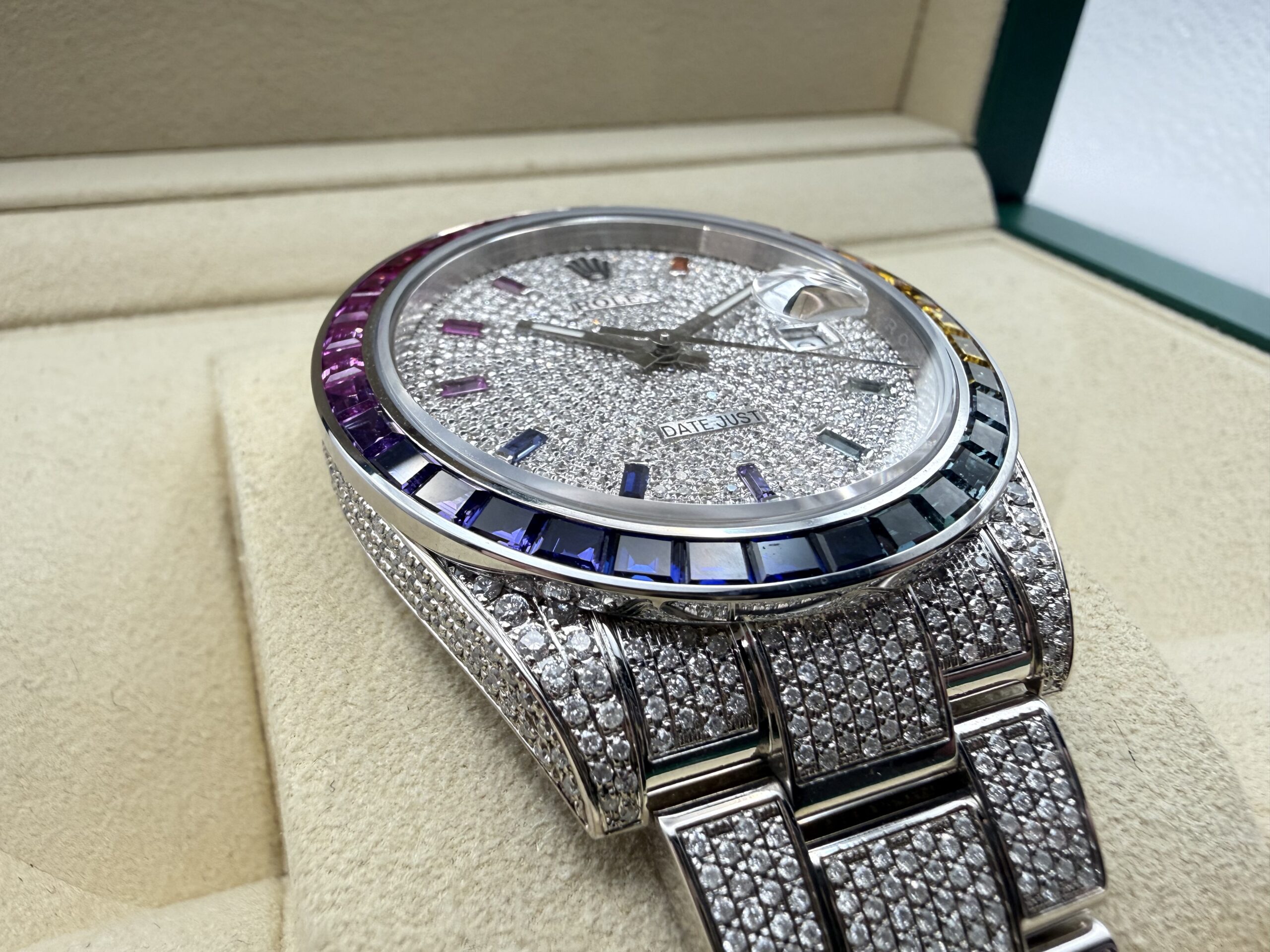 Rolex Datejust 41mm | “ICED OUT” RAINBOW Diamanten Baguette Lunette | Pavé Diamond Wijzerplaat | 126300 - Image 5