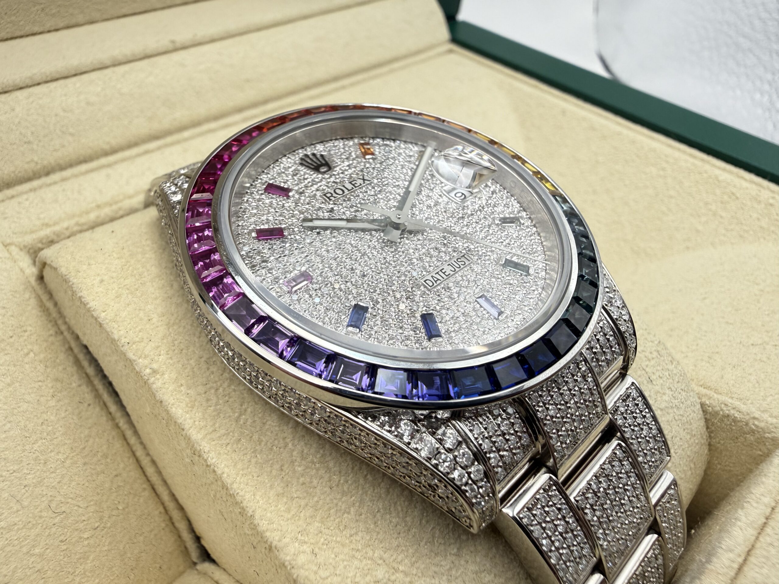 Rolex Datejust 41mm | “ICED OUT” RAINBOW Diamanten Baguette Lunette | Pavé Diamond Wijzerplaat | 126300 - Image 6
