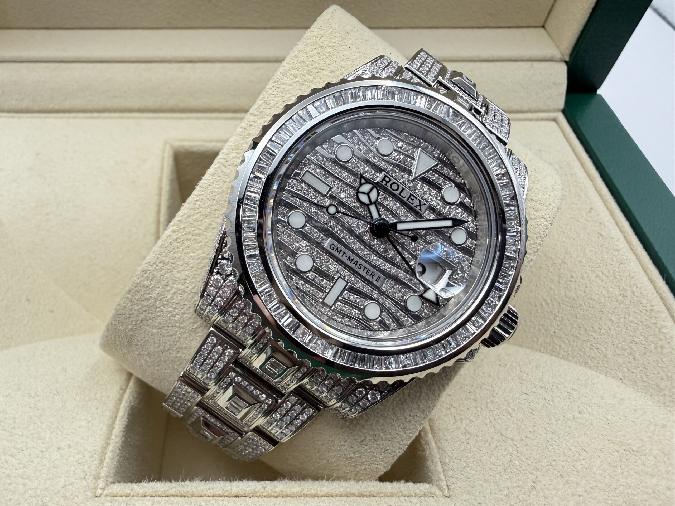 Rolex GMT-Master II 40mm | VOL! “ICED OUT” 9.7ct Diamanten & Pavé Diamant Wijzerplaat | 116710LN - Image 3