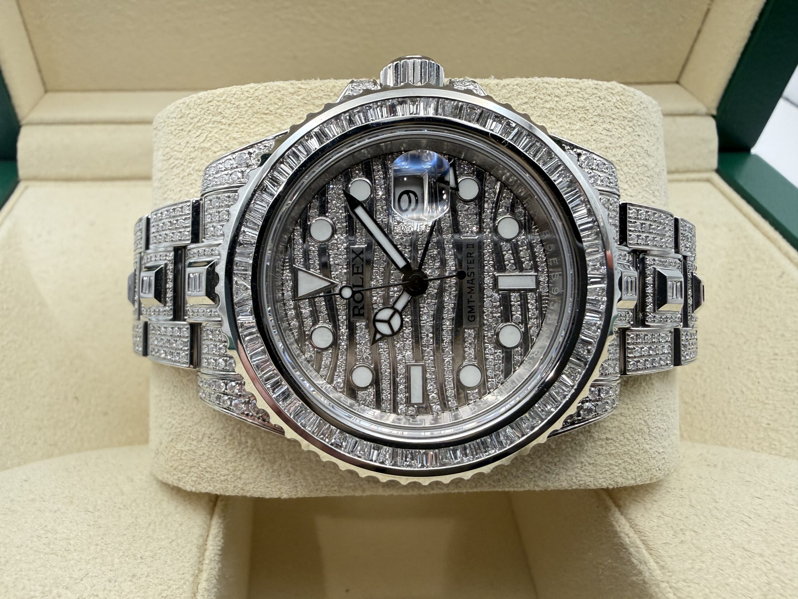 Rolex GMT-Master II 40mm | VOL! “ICED OUT” 9.7ct Diamanten & Pavé Diamant Wijzerplaat | 116710LN - Image 4