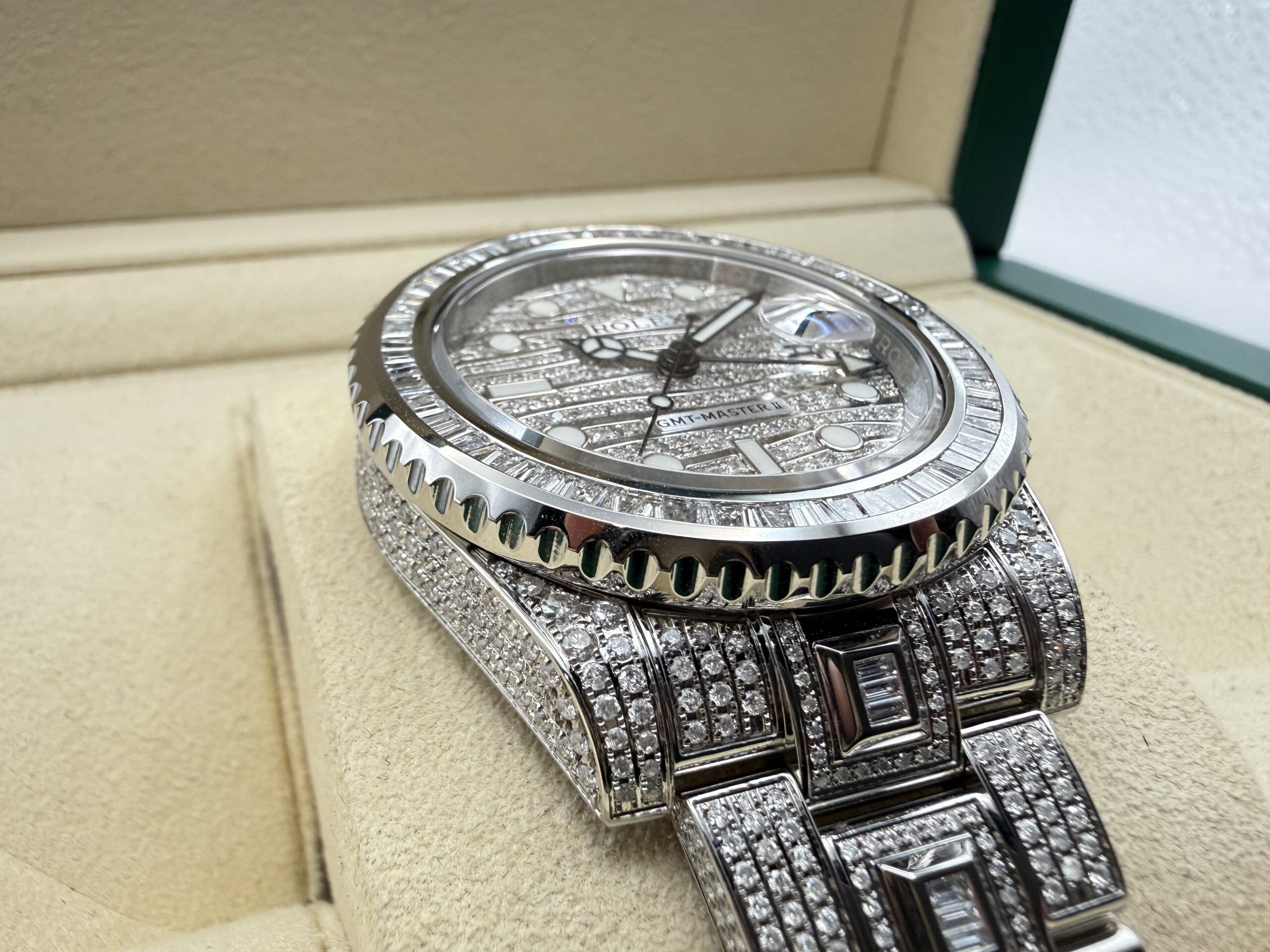 Rolex GMT-Master II 40mm | VOL! “ICED OUT” 9.7ct Diamanten & Pavé Diamant Wijzerplaat | 116710LN - Image 7