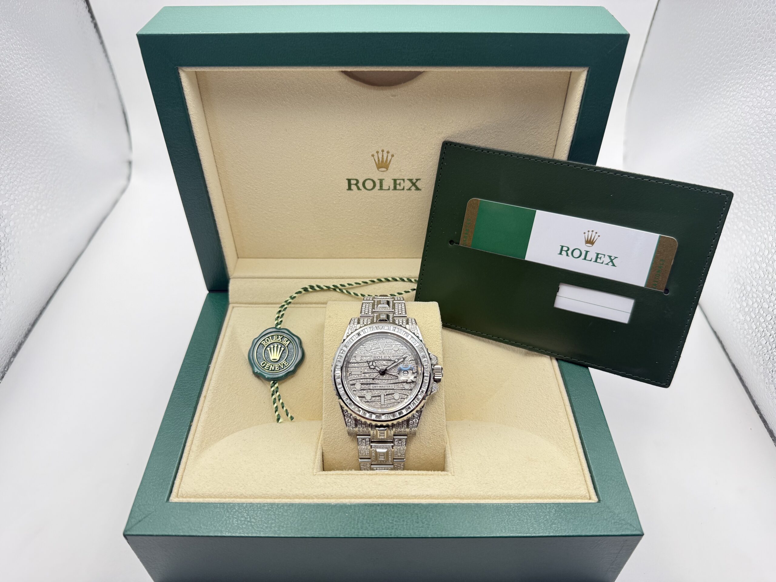 Rolex GMT-Master II 40mm | VOL! “ICED OUT” 9.7ct Diamanten & Pavé Diamant Wijzerplaat | 116710LN - Image 10