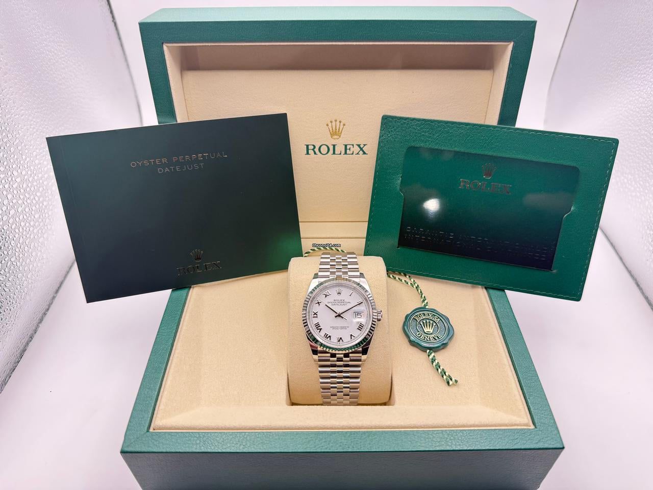 Rolex Datejust 36mm | Witte Wijzerplaat | Romeinse Index |18K Witgoud | Gekartelde Lunette | Jubilee | 126234 - Image 2